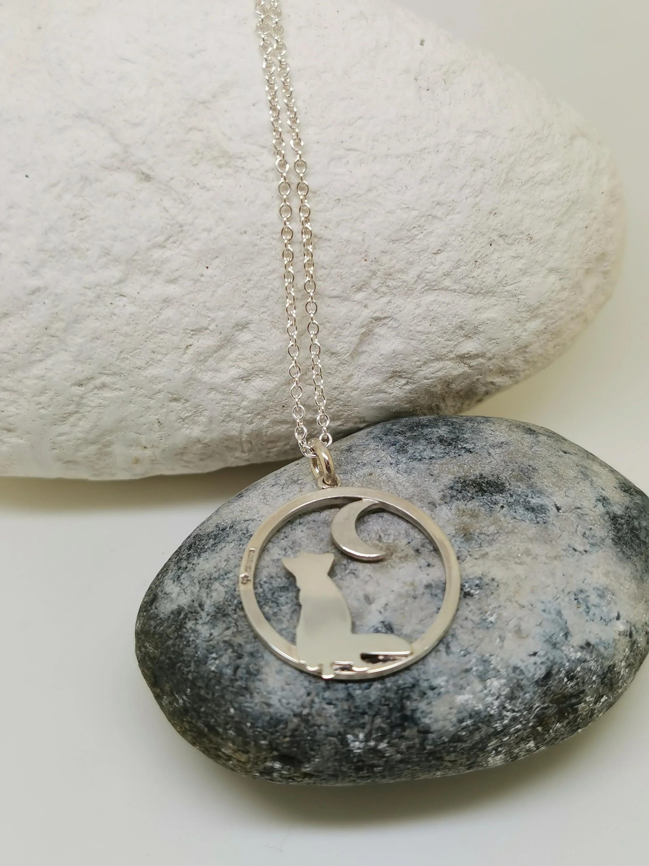 Gazing fox pendant.jpg