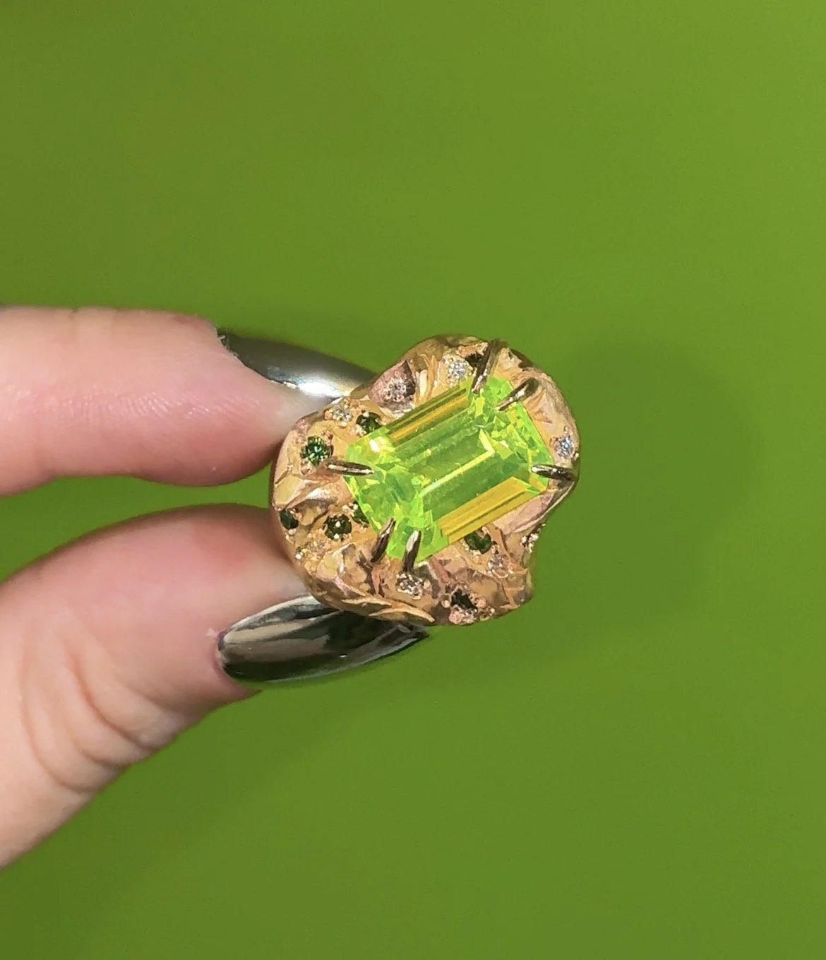 Venus statement ring - A bright green Gemstone in red gold inspired by venus