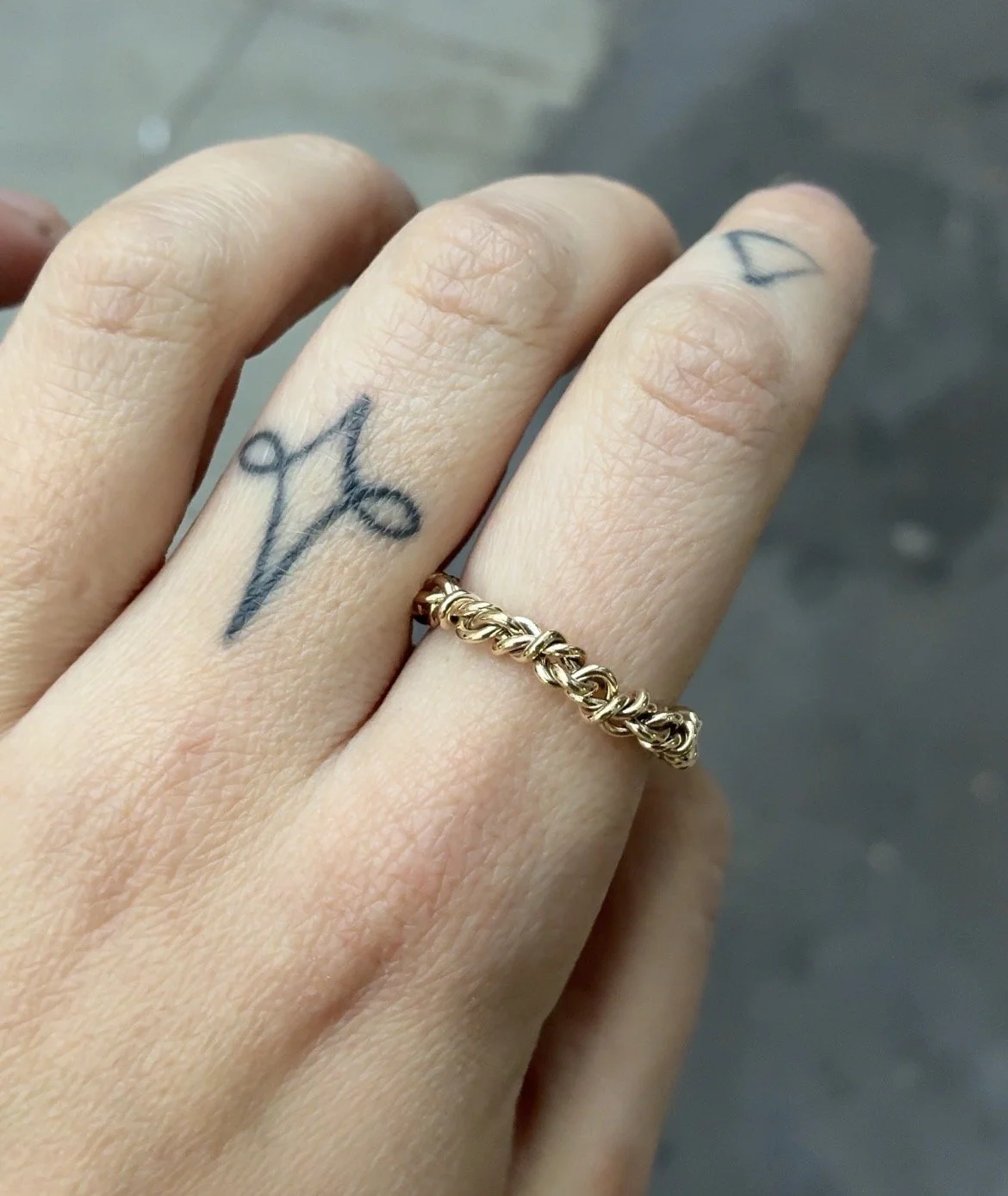 rope ring on hand