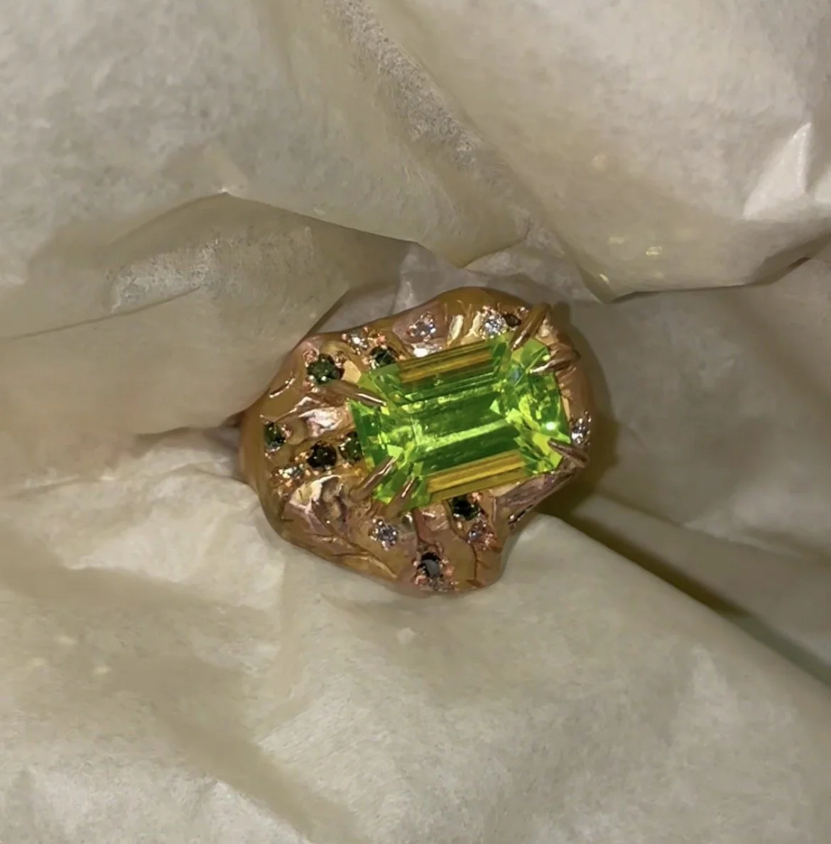 Venus statement ring - A bright green Gemstone in red gold inspired by venus