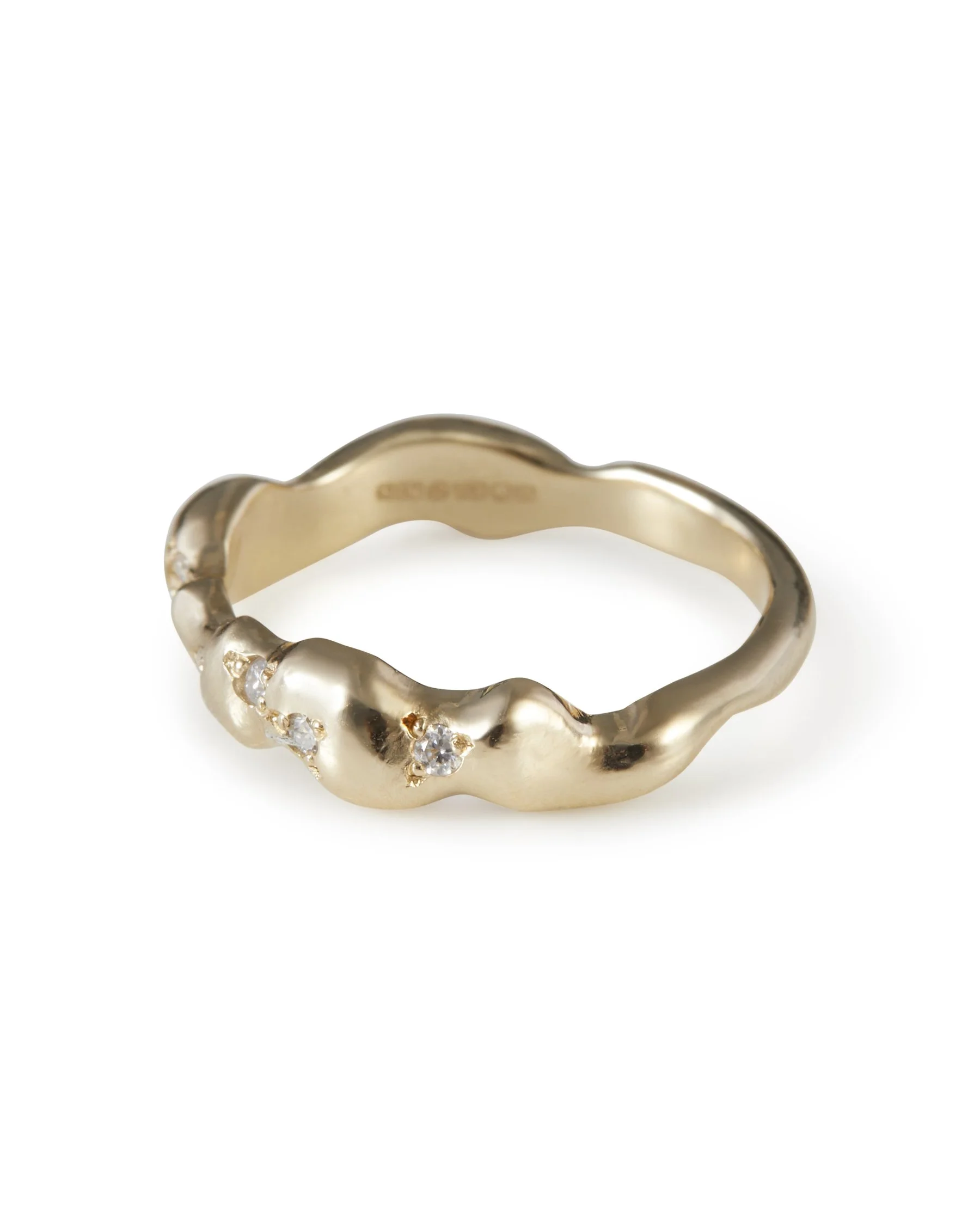 Side profile of the Sparkle Vita Band in 9ct yellow gold with lab grown moissanite.