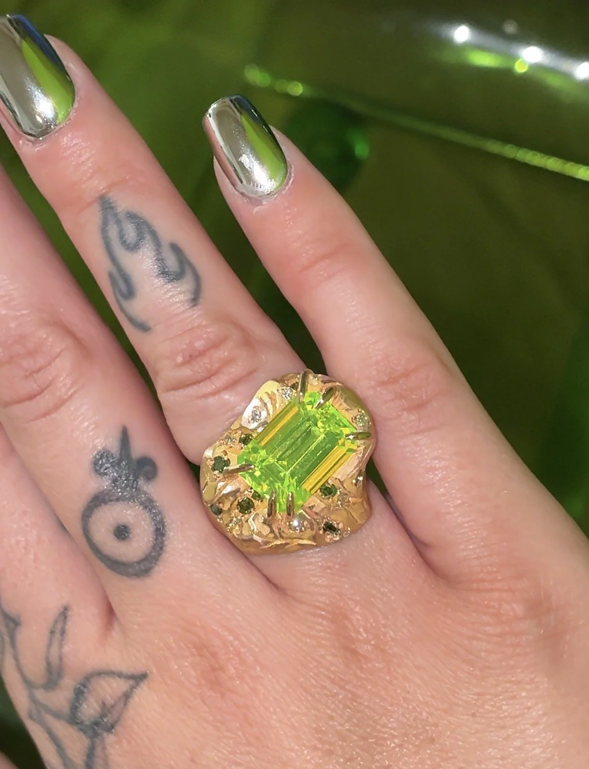 Venus statement ring - A bright green Gemstone in red gold inspired by venus