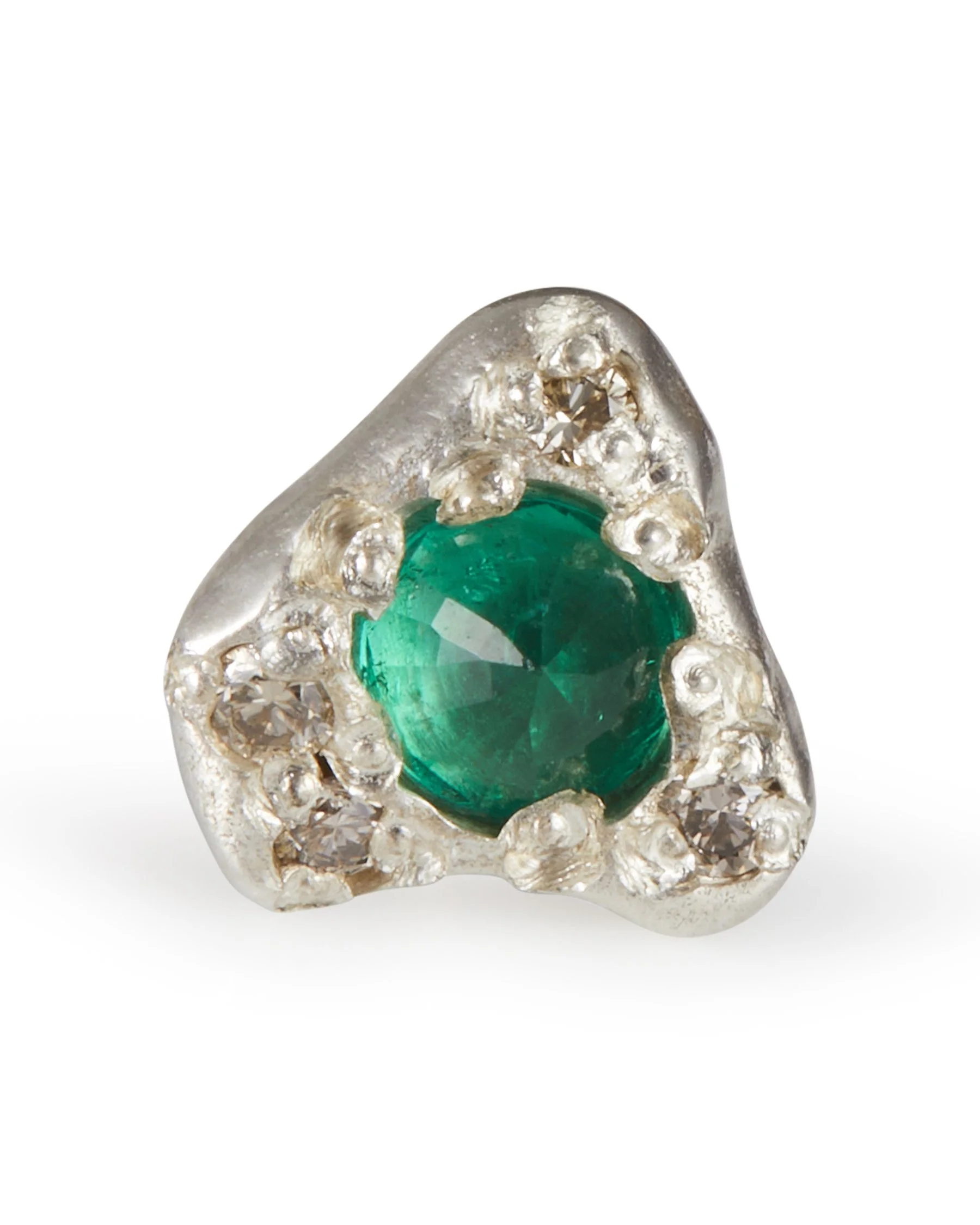 A single silver organic shaped stud with a central emerald set upside down and brown diamonds scattered around