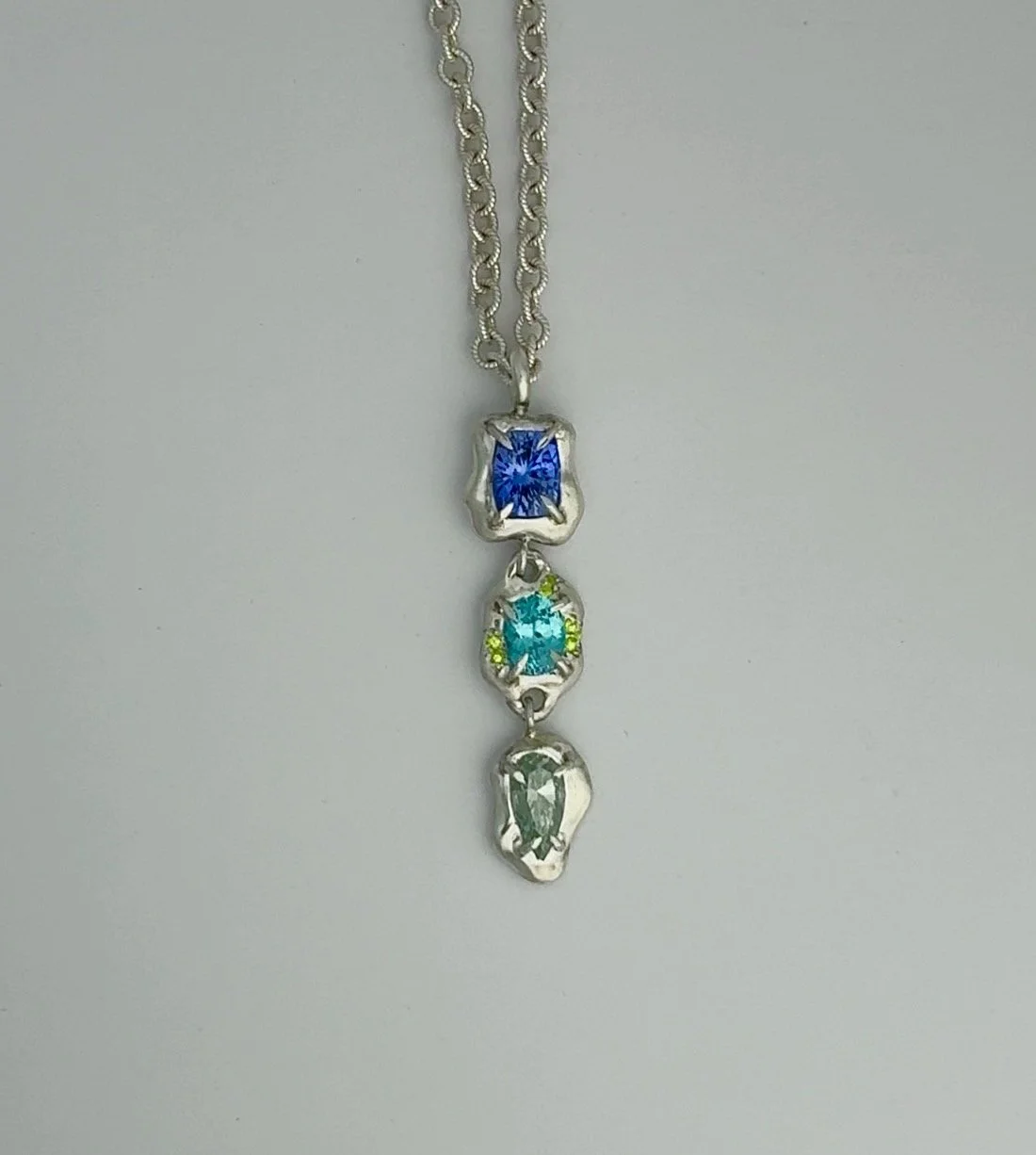 Neptune Necklace silver - A 3 tier necklace on a chain with a rope motif, with blue gemstones