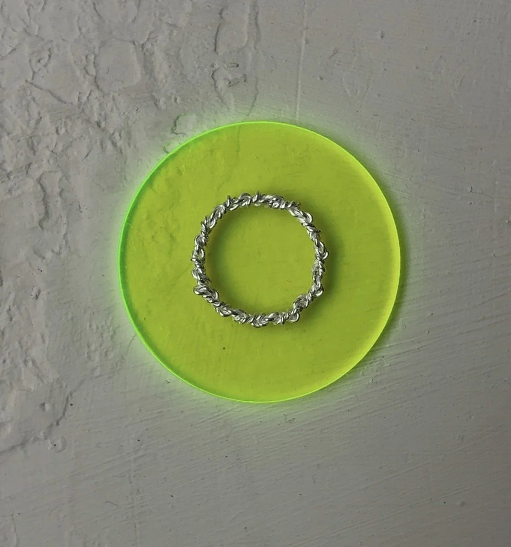 thin rope ring on acrylic disk