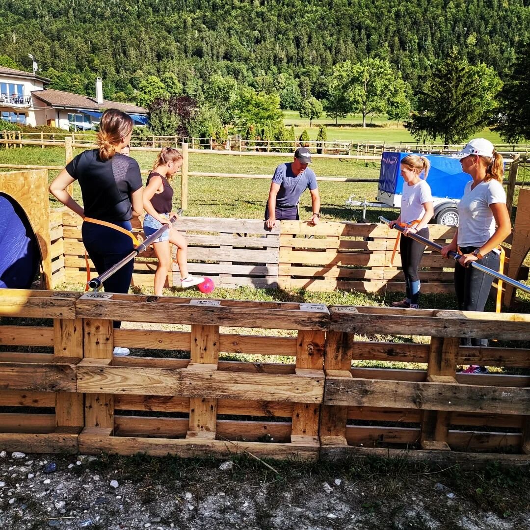 🐴🎸 Tout au long de la manifestation, venez tester notre baby-foot humain! Une grande finale aura lieu samedi en fin de journ&eacute;e pour les meilleures &eacute;quipes! Qualifications jusqu'au samedi 17h00. Les 2 finalistes recevront un panier gar