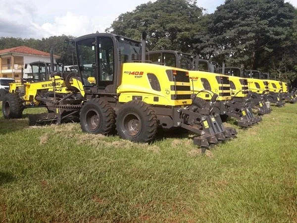 Em parceria com Estado, Geraldo entrega motoniveladoras para 13 municípios de MS