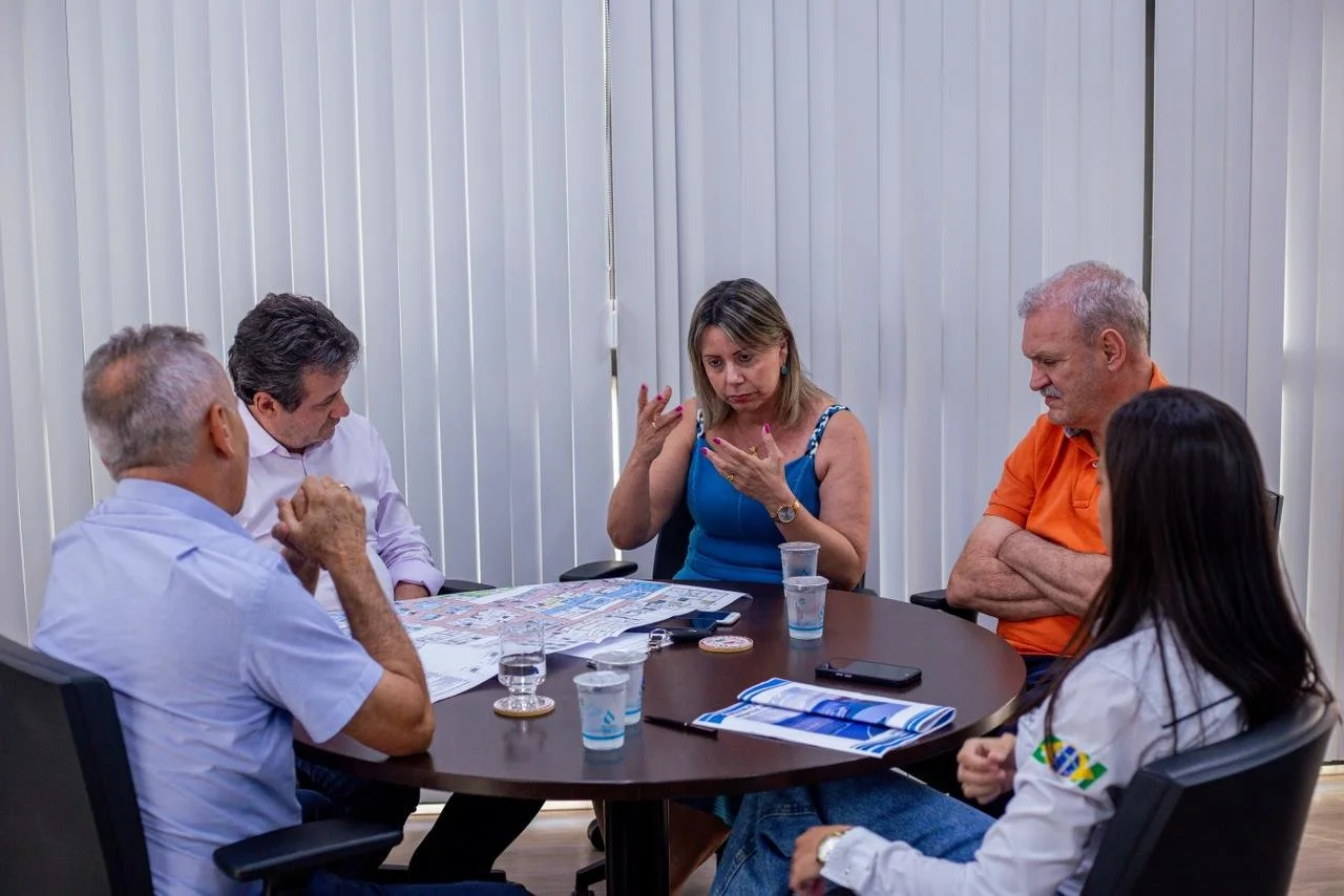 Prefeita de Água Clara, Gerolina Alves, e Deputado Geraldo Resende Buscam Construção do Projeto do Hospital Municipal