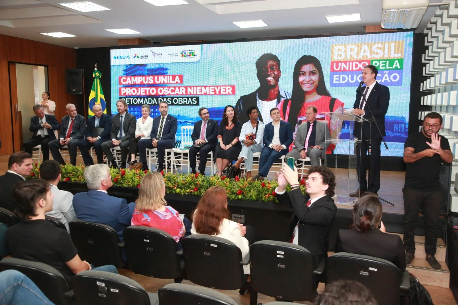 Deputado Geraldo Resende participa da solenidade de retomada das obras da Universidade Federal de Integração Latino-Americana (UNILA)