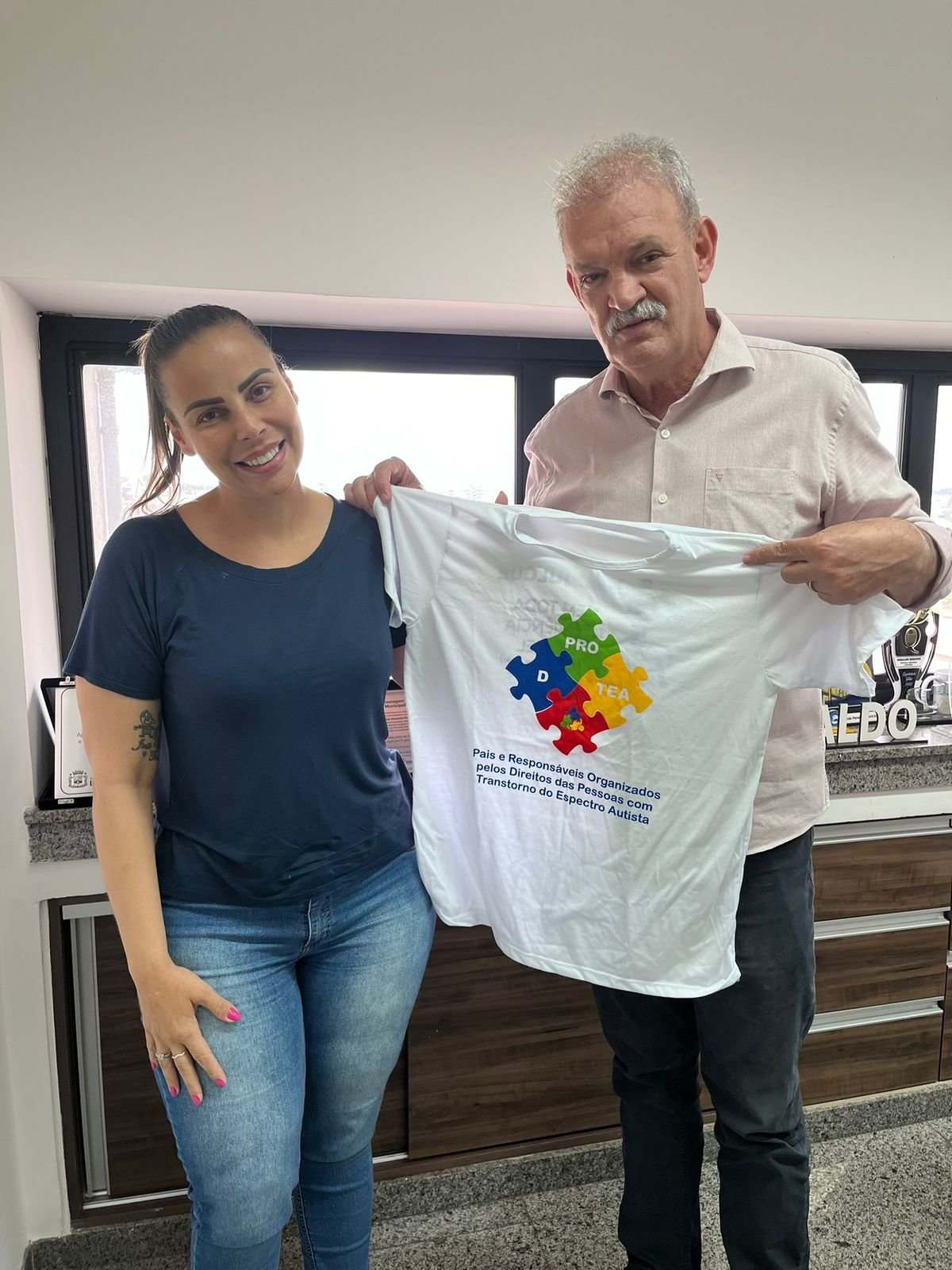 Geraldo Resende propõe adesivo oficial para veículos com passageiros autistas