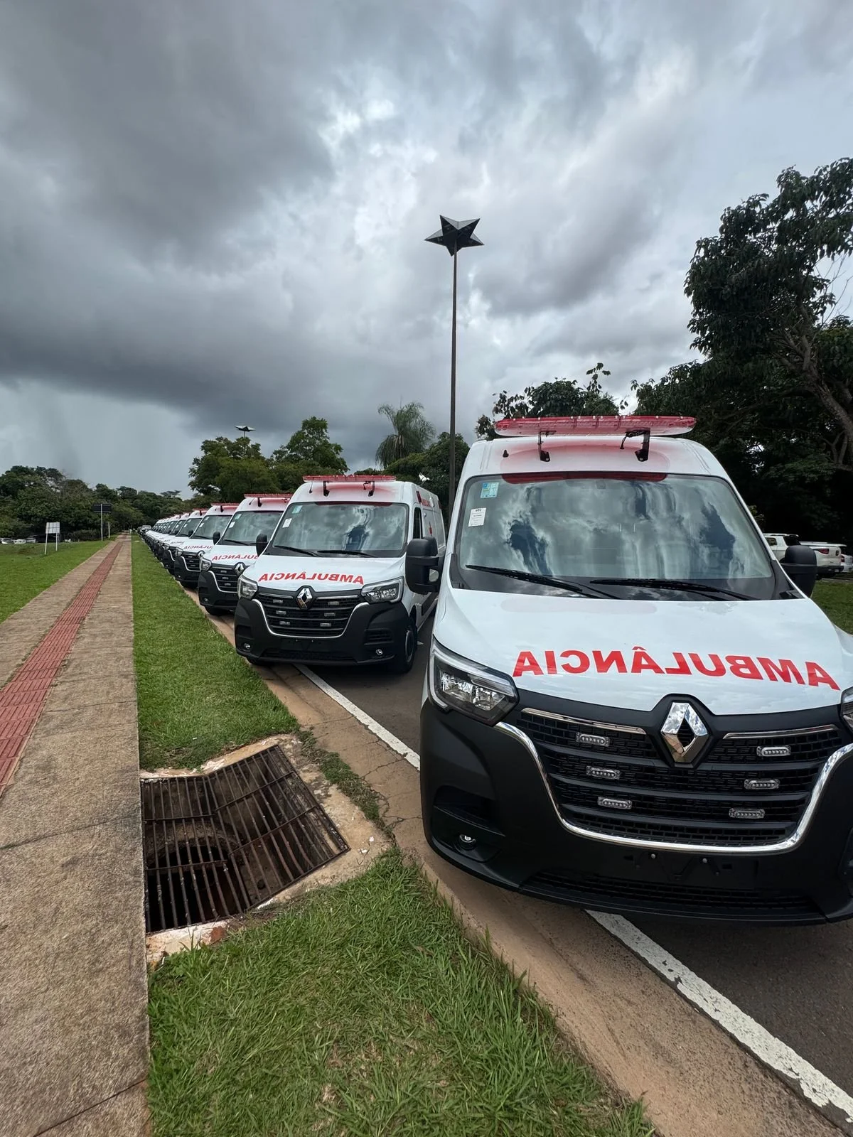 Geraldo Resende comemora entrega de ambulâncias para 11 municípios de MS&nbsp;