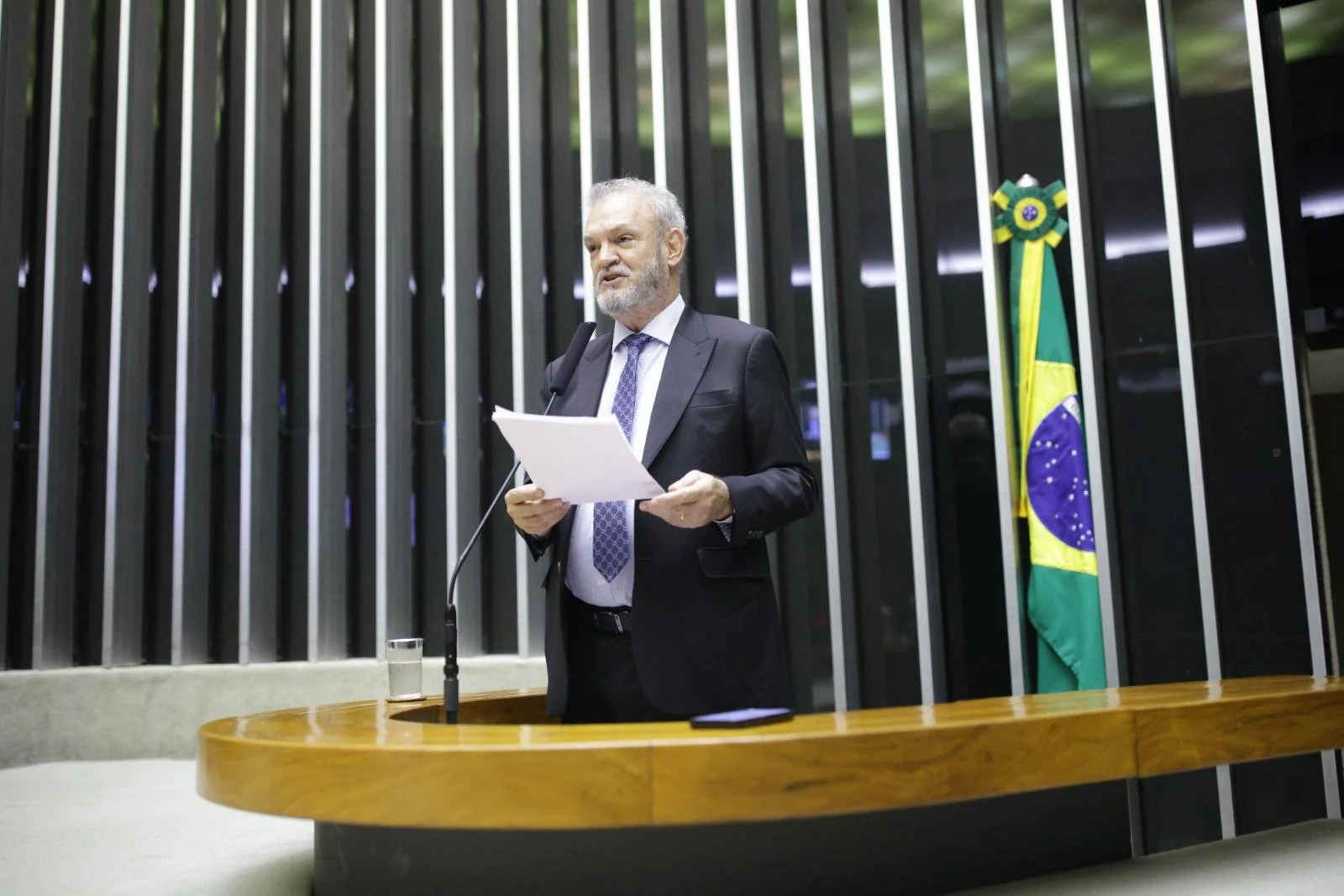 Deputado Geraldo Resende assina apoio à CPI e à CPMI do INSS