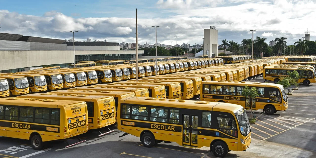 Municípios de MS conquistam 15 ônibus escolares e três creches do Proinfância
