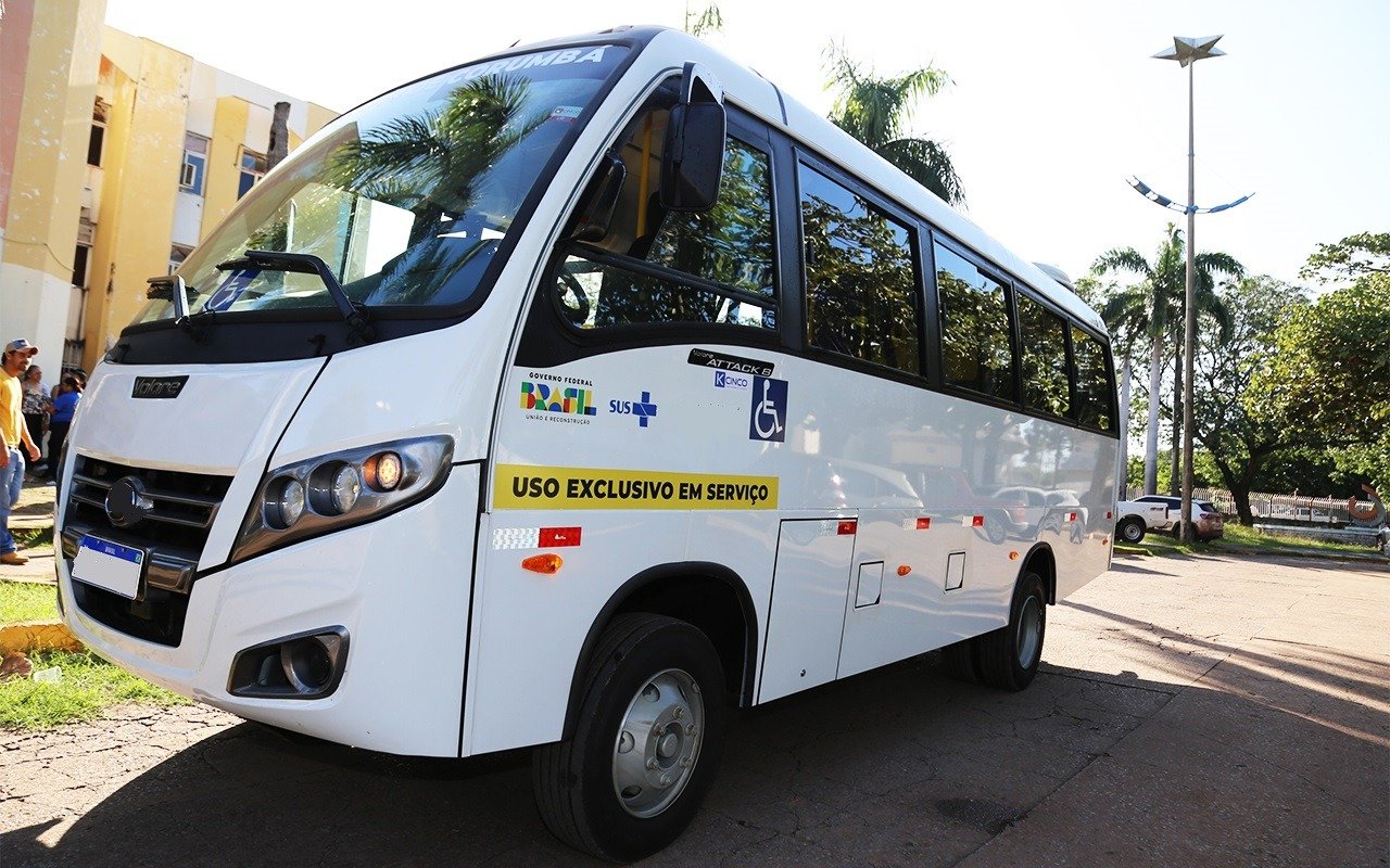 Aral Moreira: Geraldo Resende garante micro-ônibus para pacientes da saúde