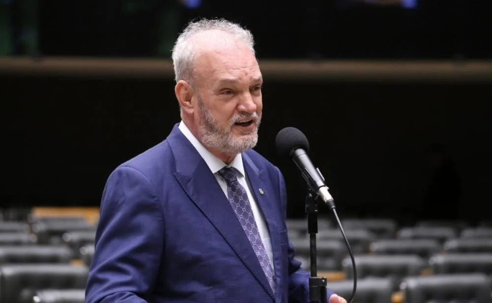 Geraldo Resende assina pedido de CPI para apurar suspeitas de fraudes bilionárias envolvendo Banco Master e BRB