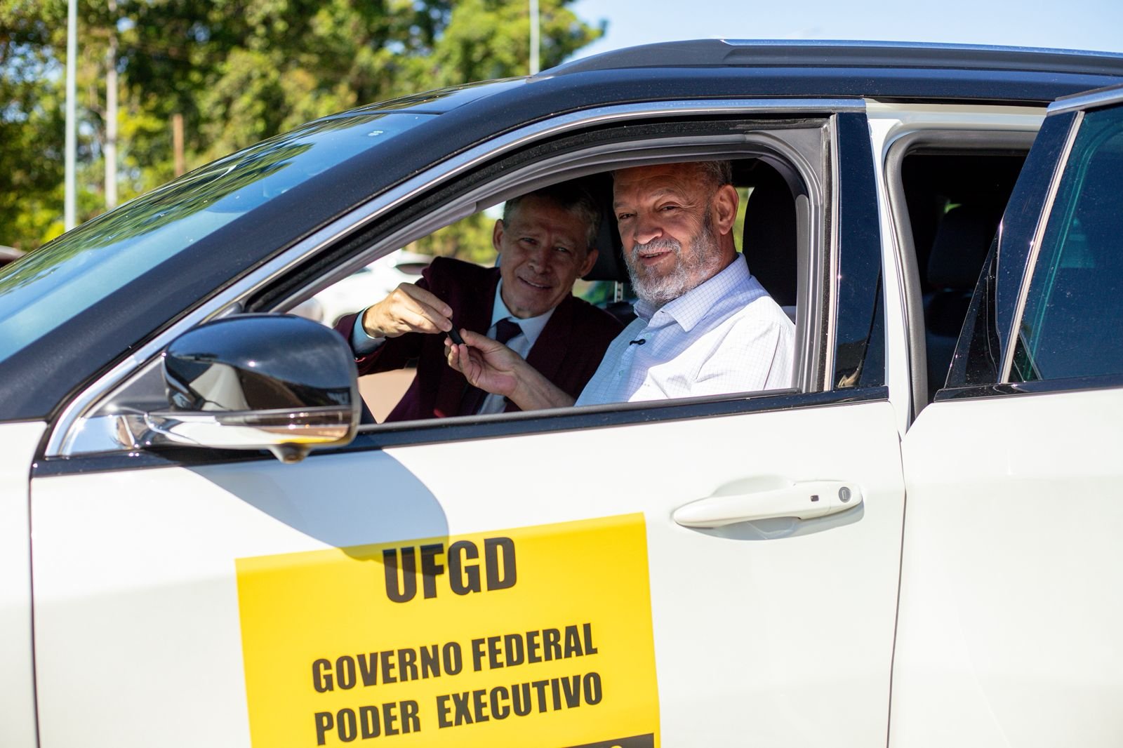 Geraldo Resende reforça compromisso com a UFGD e participa da entrega de veículo para a Reitoria