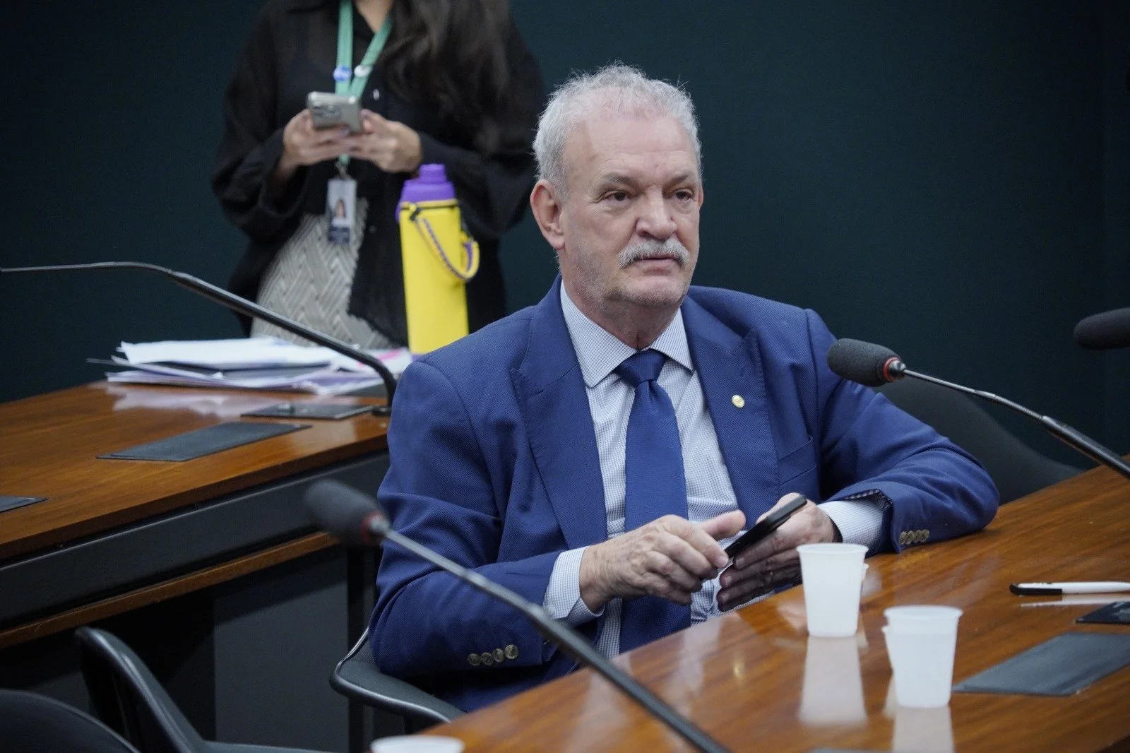 Comissão aprova fim da escala 6x1 e redução gradual da jornada de trabalho para 40 horas semanais