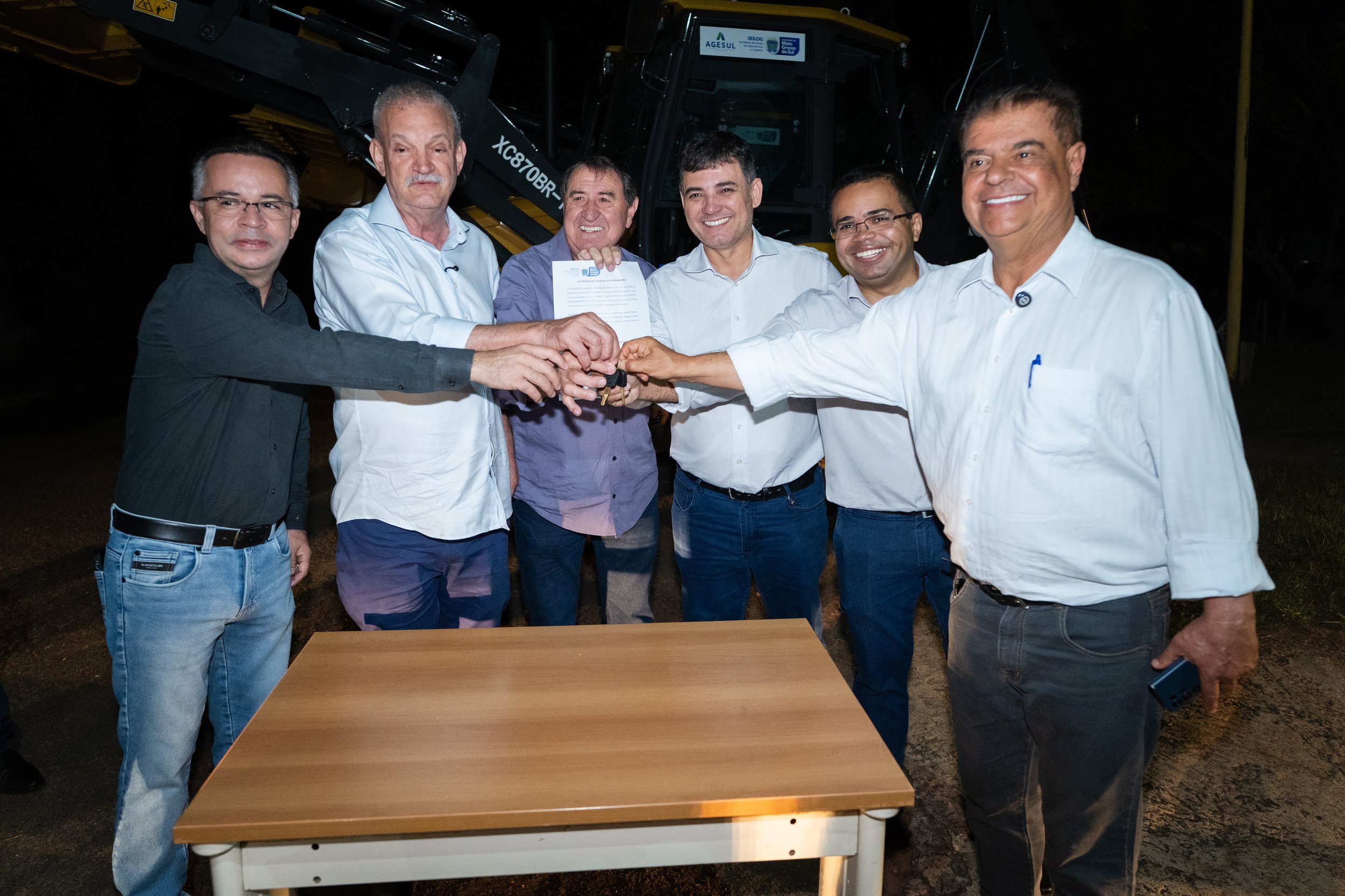 Geraldo Resende entrega retroescavadeiras para quatro municípios e reforça infraestrutura no interior de MS