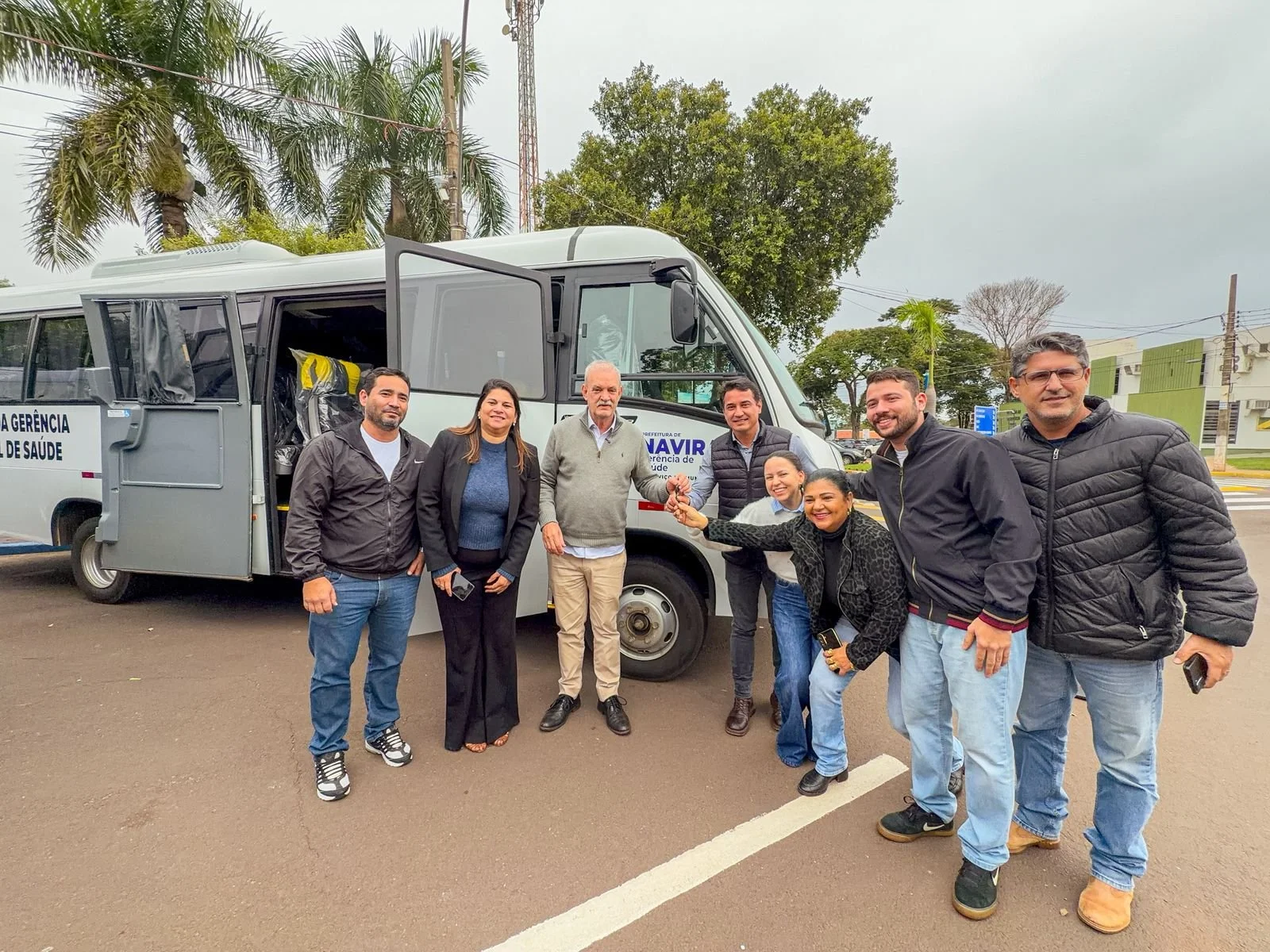 Em Naviraí, Geraldo Resende entrega ônibus para a saúde e reforça compromisso com a população