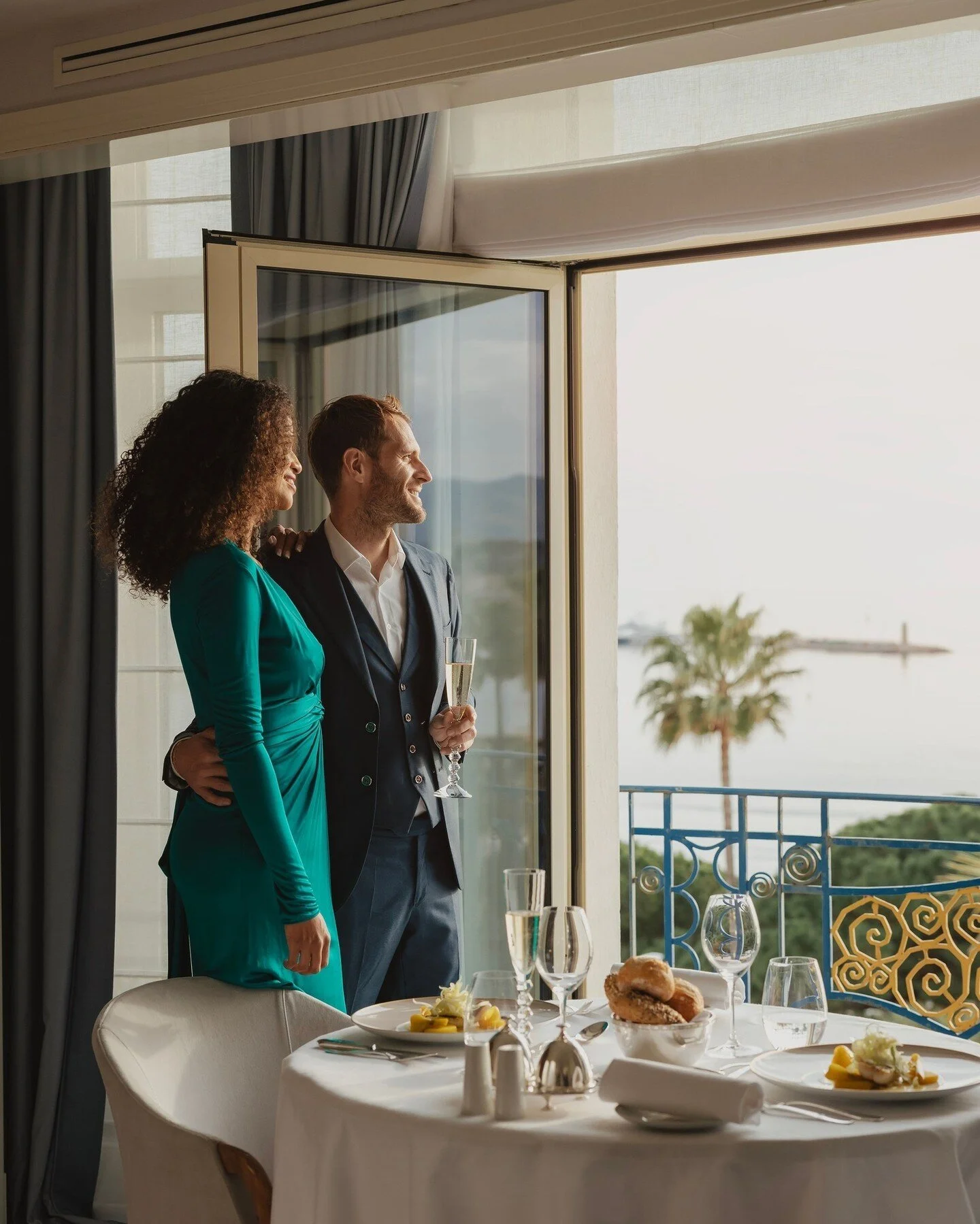 Celebrate Love in the most iconic address at H&ocirc;tel Martinez ✨

What would you delight ? Perhaps, relishing a luxurious moment at L&rsquo;Oasis Spa du Martinez by @carita ? Embarking on an divine dining experience perched at the summit of our ho