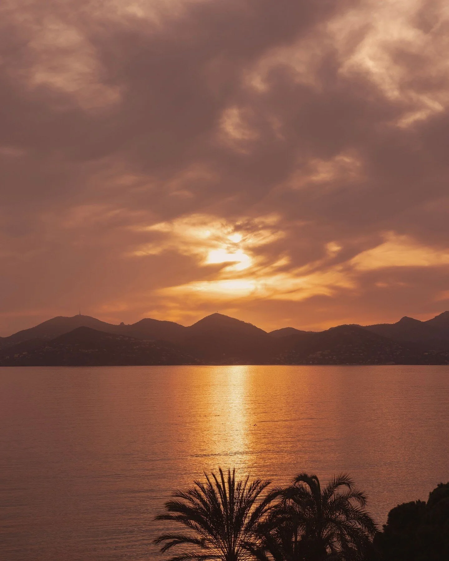 Stepping into the weekend with a glittering sunset from H&ocirc;tel Martinez

D&eacute;buter le week-end avec un coucher de soleil &eacute;tincelant depuis l'H&ocirc;tel Martinez

📸 @yleniacuellar

#unboundxhyatt #hotelmartinez