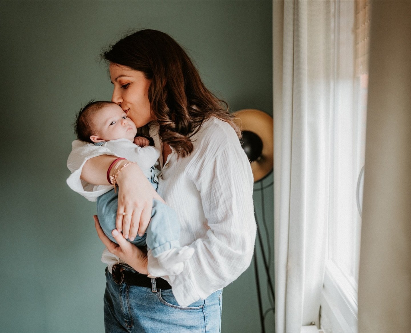Des rires, des c&acirc;lins et leur petite C&eacute;leste au centre de tout.

Une s&eacute;ance pleine d&rsquo;amour, tout simplement 💗

#photofamille #photographeb&eacute;b&eacute; #seanceadomicile #souvenirsdefamille #photographearras #photographe