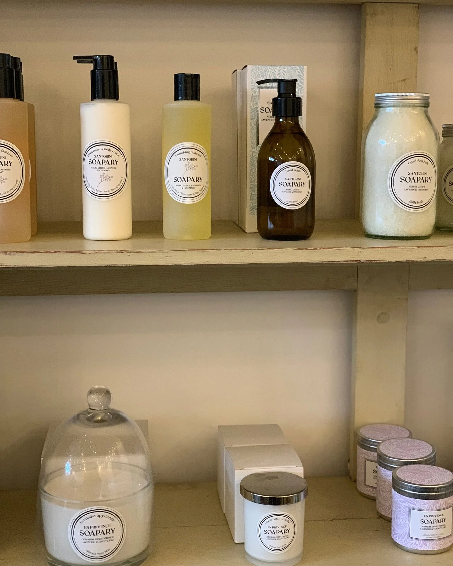 Well-being, naturally.
Our aromatherapy collection is a gentle ritual for mind and body &mdash; from candles and diffusers to hand, bath and body care, each blended with 100% pure essential oils and an organic base.

Every scent is thoughtfully balan