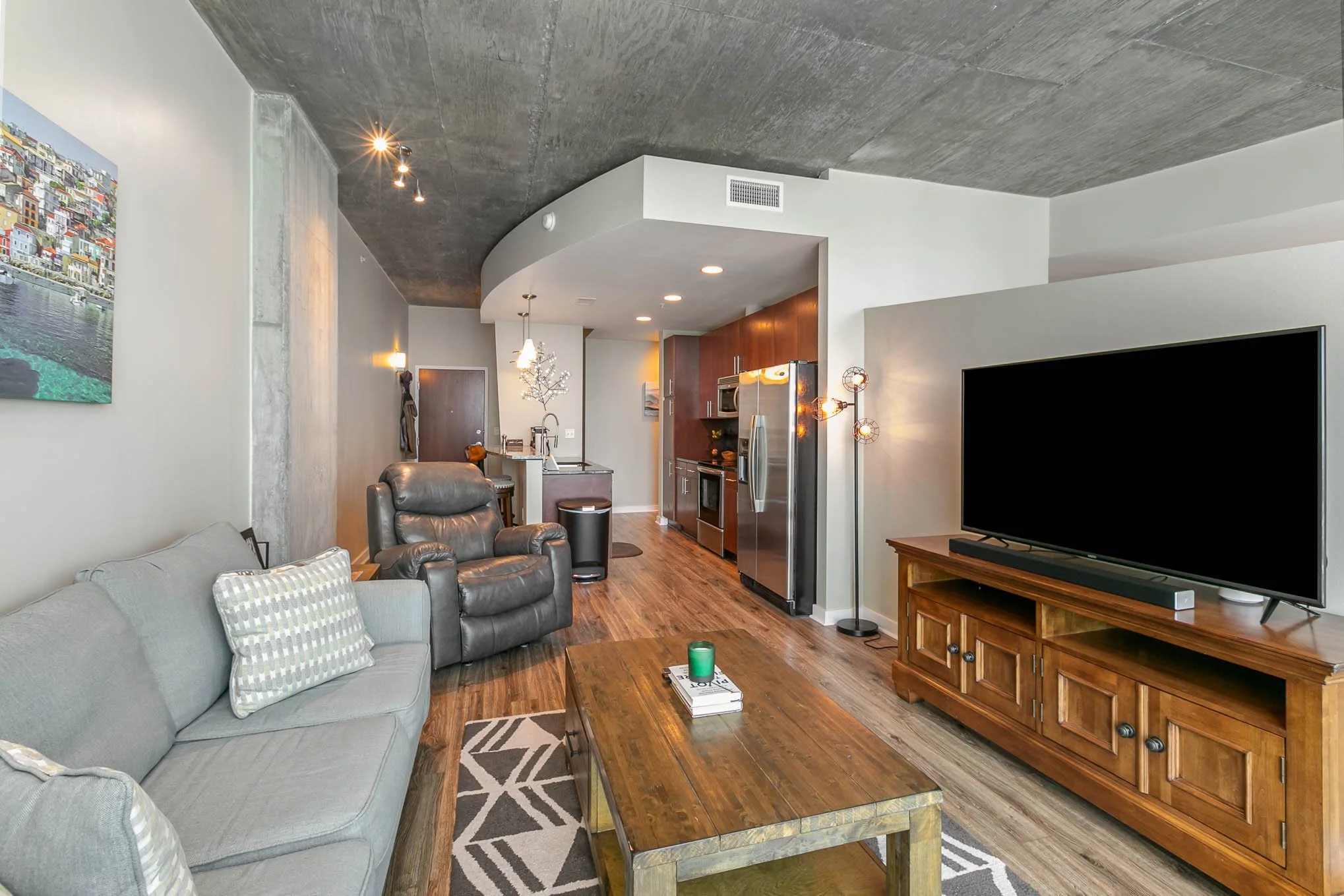 Copy of 44 - 210 n church.JPG