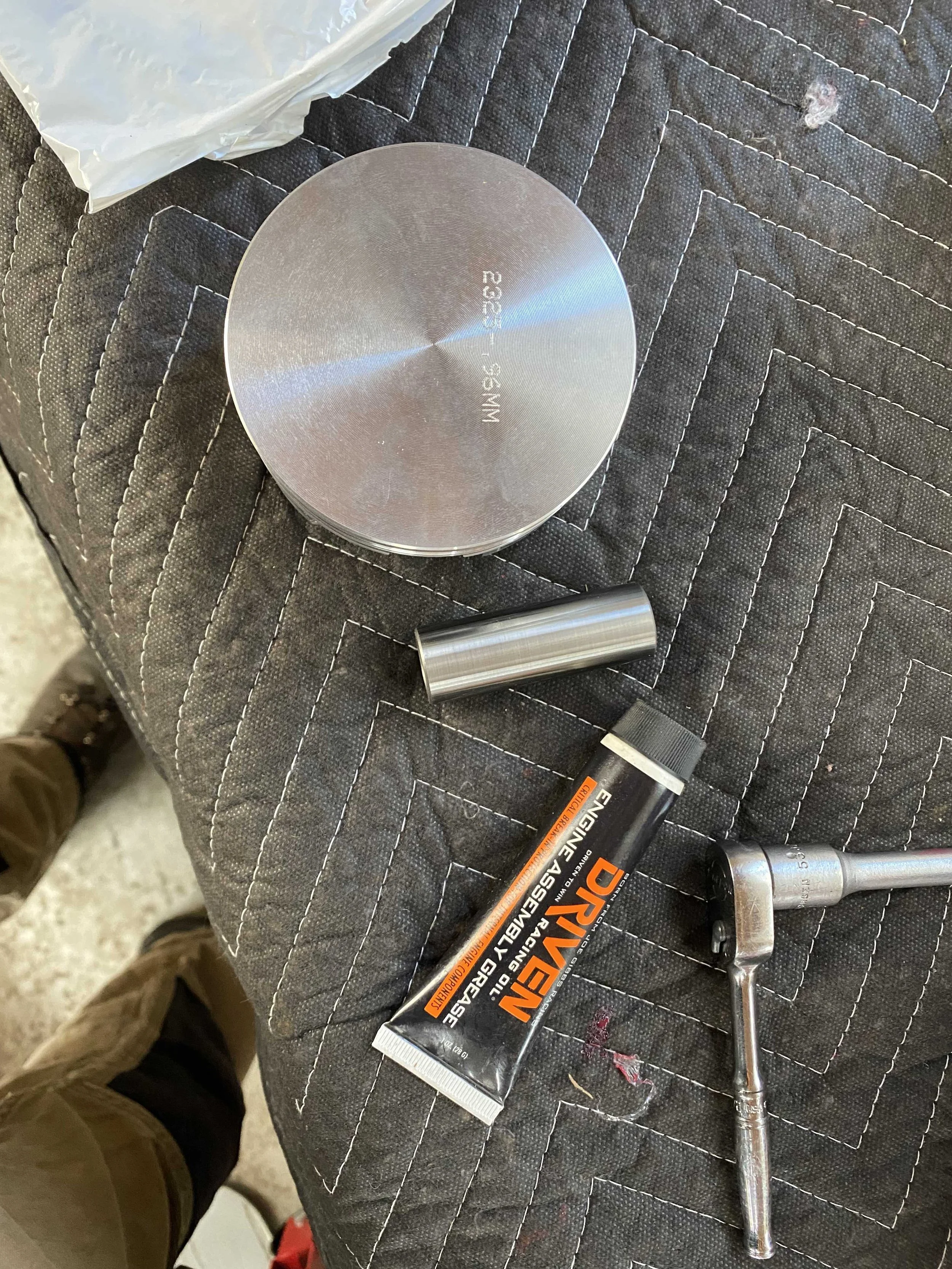 914-2.0-piston.jpeg