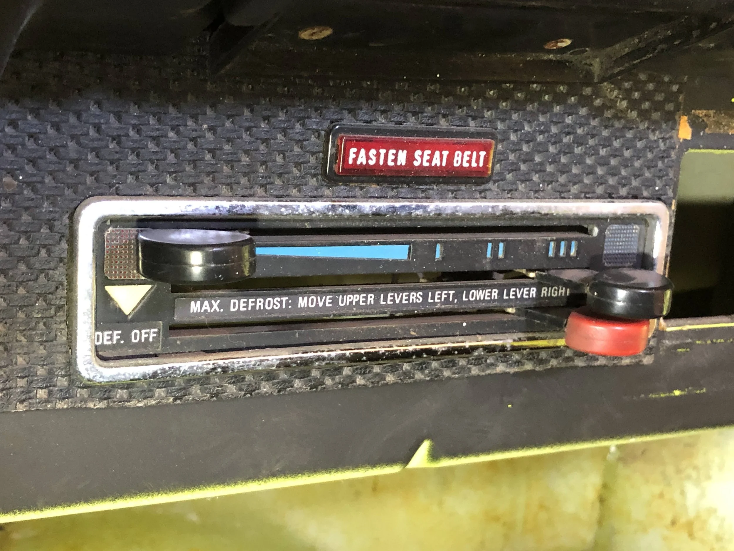 porsche-914-defroster-controls.jpg