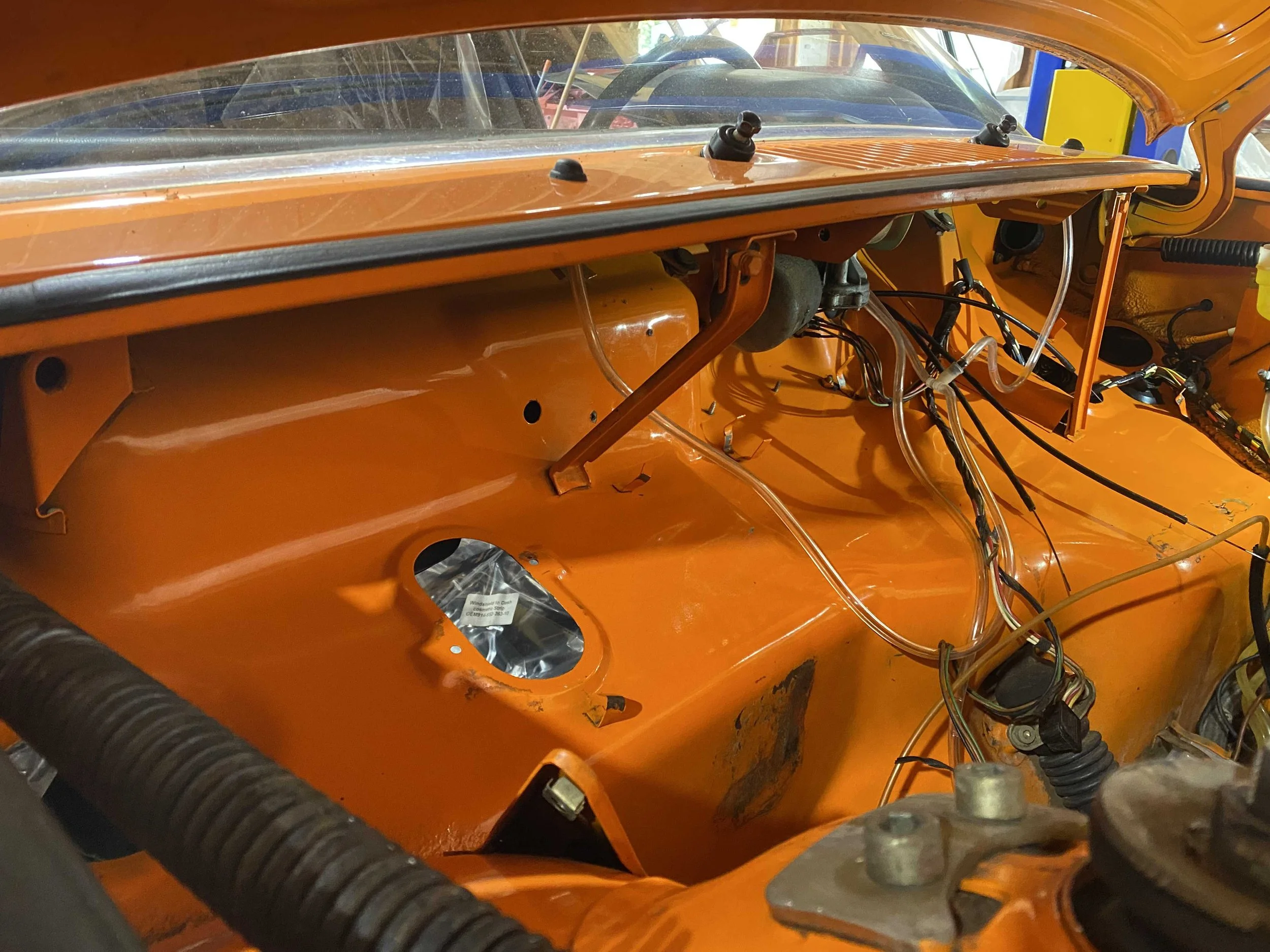 Porsche-914-front-trunk.jpeg