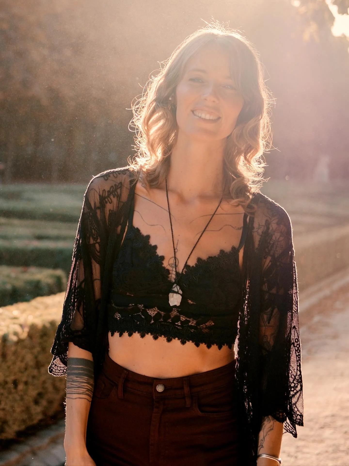 𝗜𝘁&rsquo;𝘀 𝗻𝗲𝘃𝗲𝗿 𝘁𝗼𝗼 𝗹𝗮𝘁𝗲 𝘁𝗼 𝗵𝗮𝘃𝗲 𝗮 𝗽𝗲𝗿𝗳𝗲𝗰𝘁 𝗳𝗮𝘁𝗵𝗲𝗿. 💛

We often replay the wounds we once had with our dads in our relationships - the abandonment, disconnection or rejection we felt as children keeps showing up, a