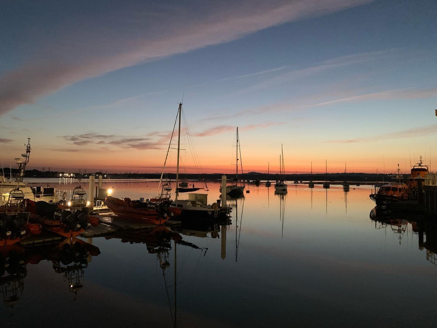 Happy summer solstice 🌅 beautiful sunset in Poole tonight 

#summersolstice #longestday #sunset #poole #lovepoole #lovepooleuk #rnlicollege #pooleharbour #loveforpoole #swisbest #bestofpoole #visitpoole #dorset