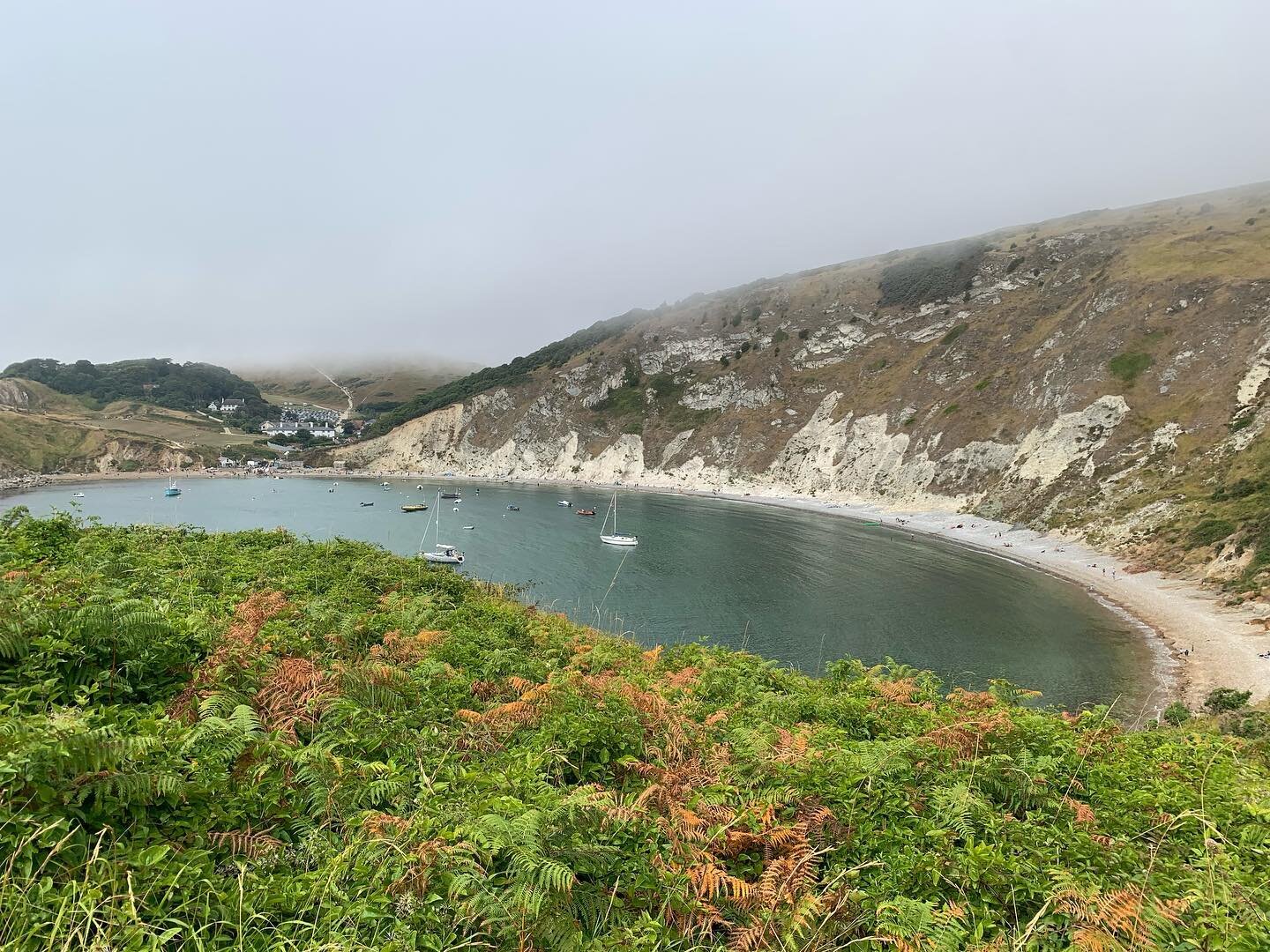 Lulworth Cove never disappoints even on a grey day ❤️ &hellip;just a 30 minute drive from Poole !

#dorset #lulworthcove #lulworth #purbecks #jurassiccoast #lovefordorset #visitdorset #dorsetisthebestcounty #poole