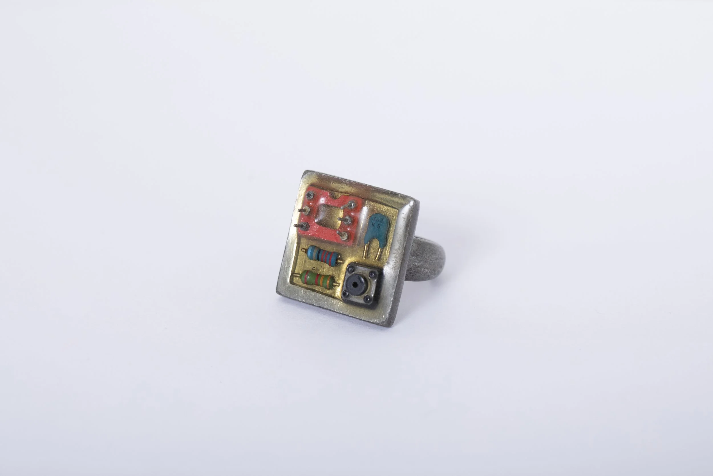 Pilz AY - Wearable Object Maker可穿戴物品製作者