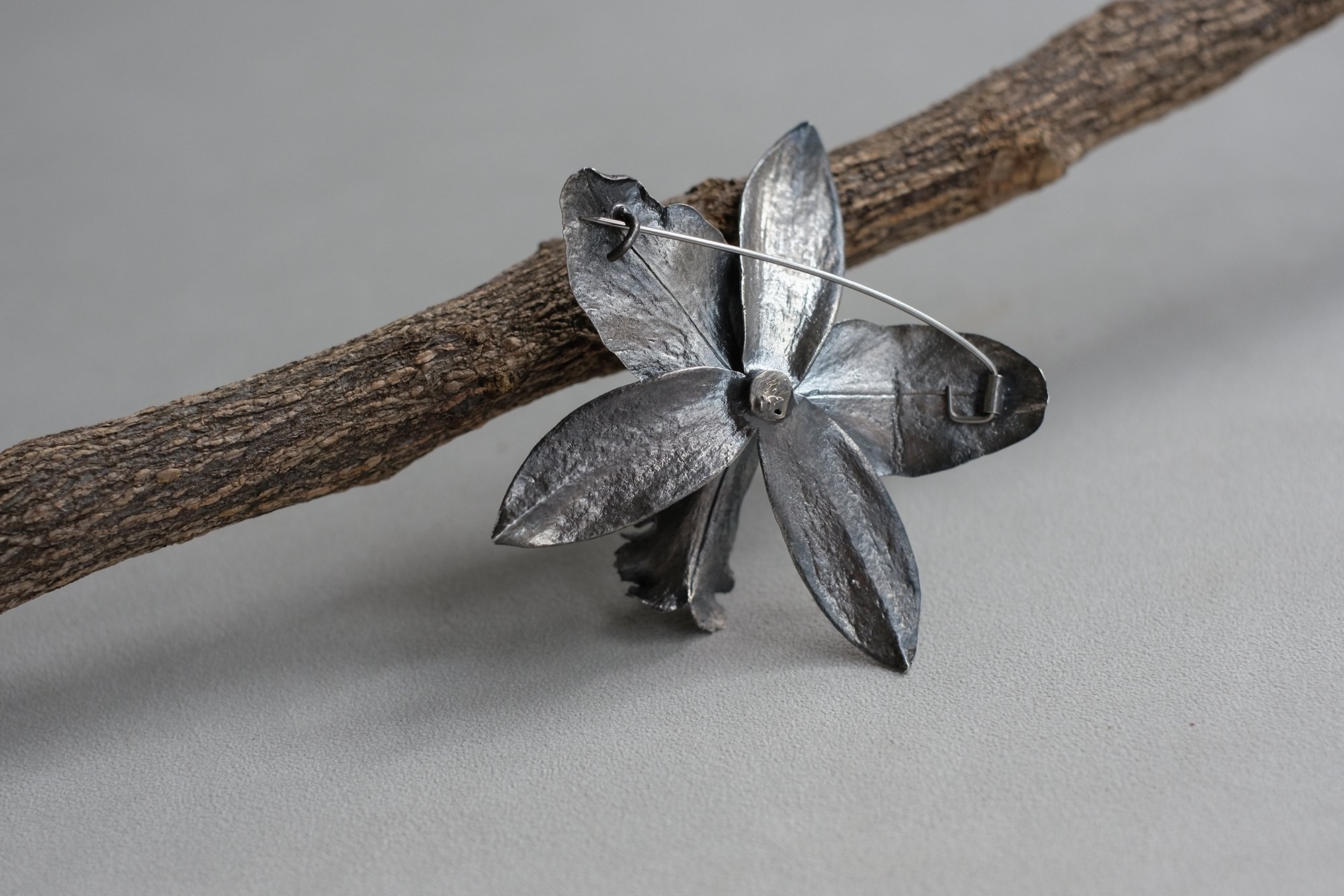 Mini Cattleya Brooch by Chis Li 2.jpg