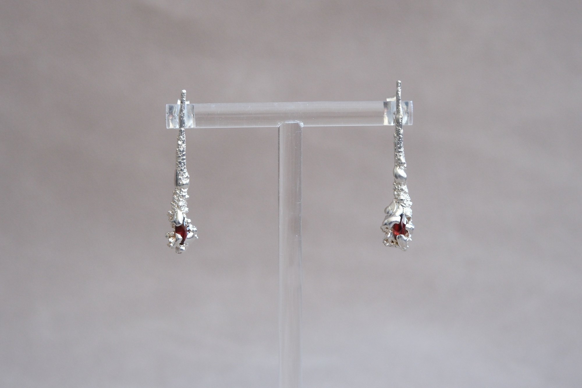 Drops Lava Earring by Maria Ignacia Walker 04.jpg