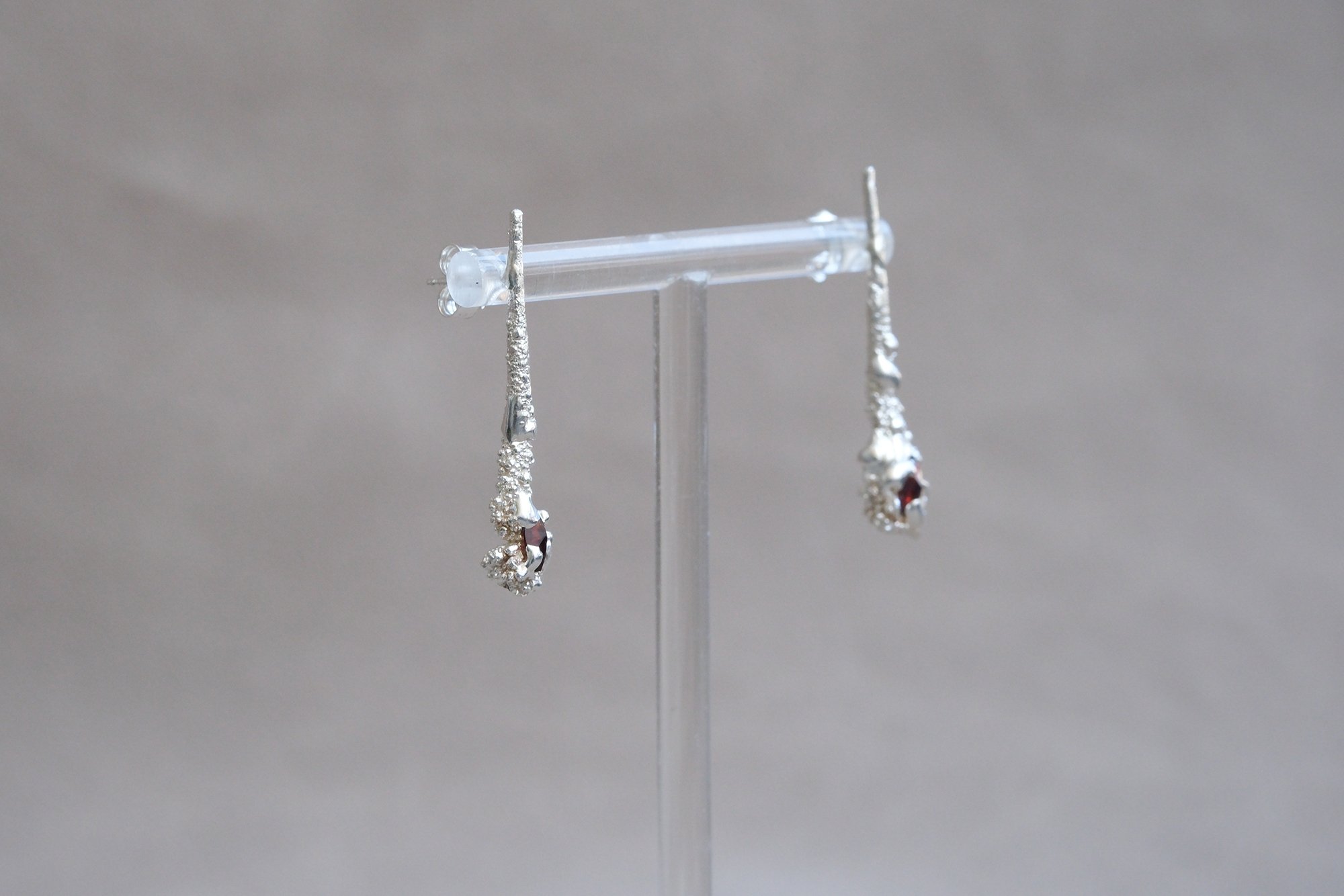 Drops Lava Earring by Maria Ignacia Walker 05.jpg