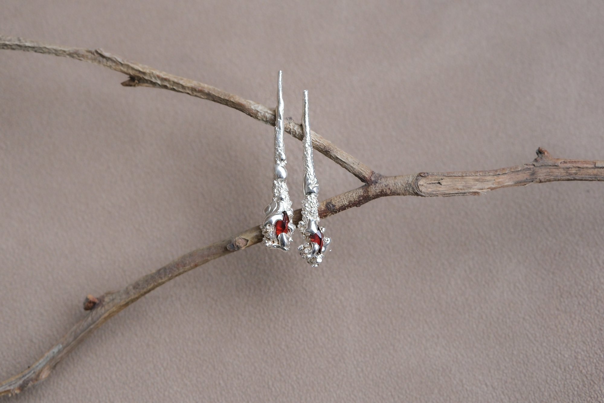 Drops Lava Earring by Maria Ignacia Walker 02.jpg