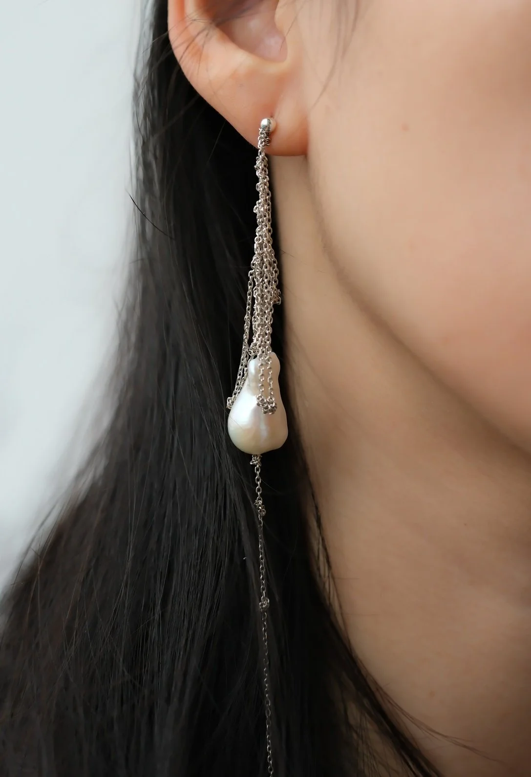 Entwined pearl earrings2.jpg