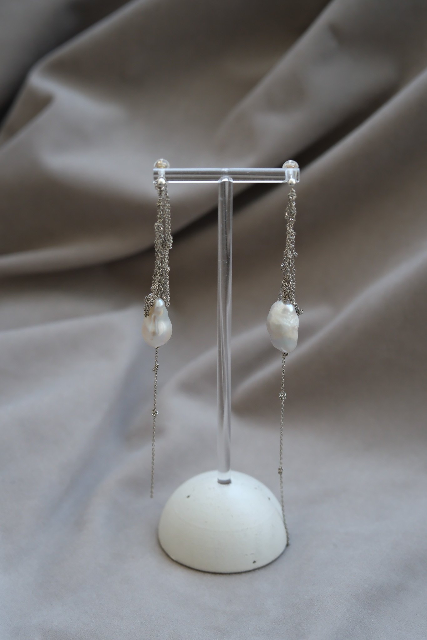 EntwinedPearlEarring byBelindaChang5.jpg