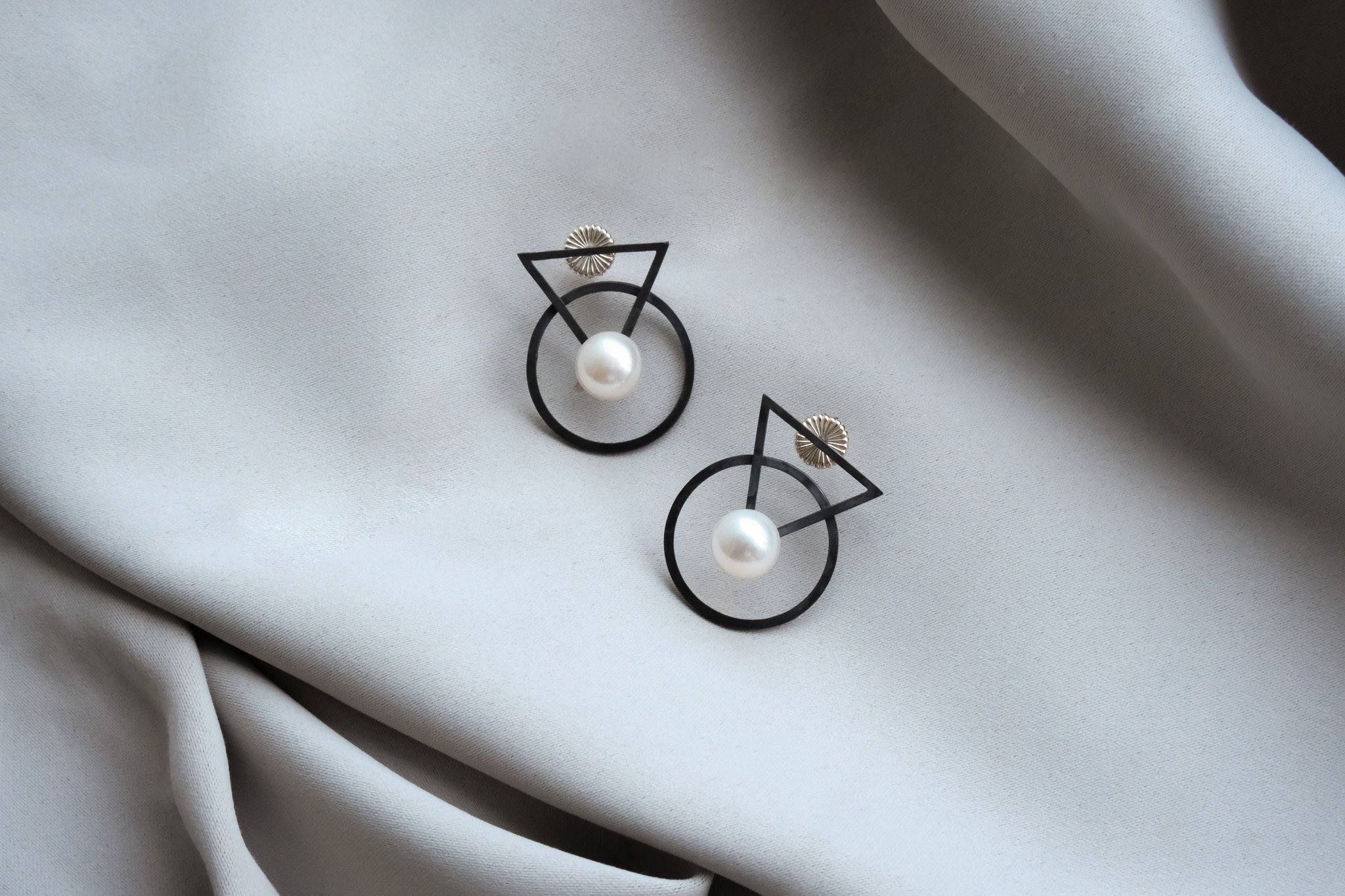 Geomatric Pearl Earrings by Min-Ling Hsieh 10(s).jpg