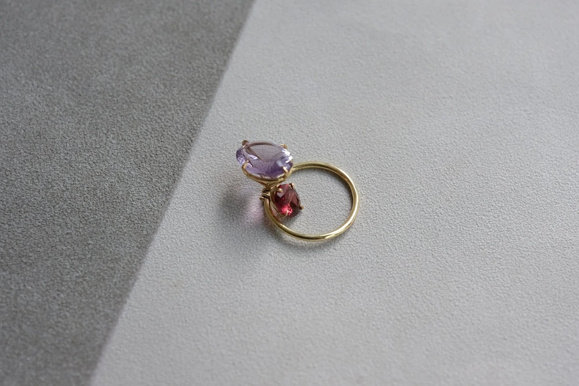 Amethyst+and+Garnet+Pirouette+Ring+by+Belinda+Chang+04.jpg