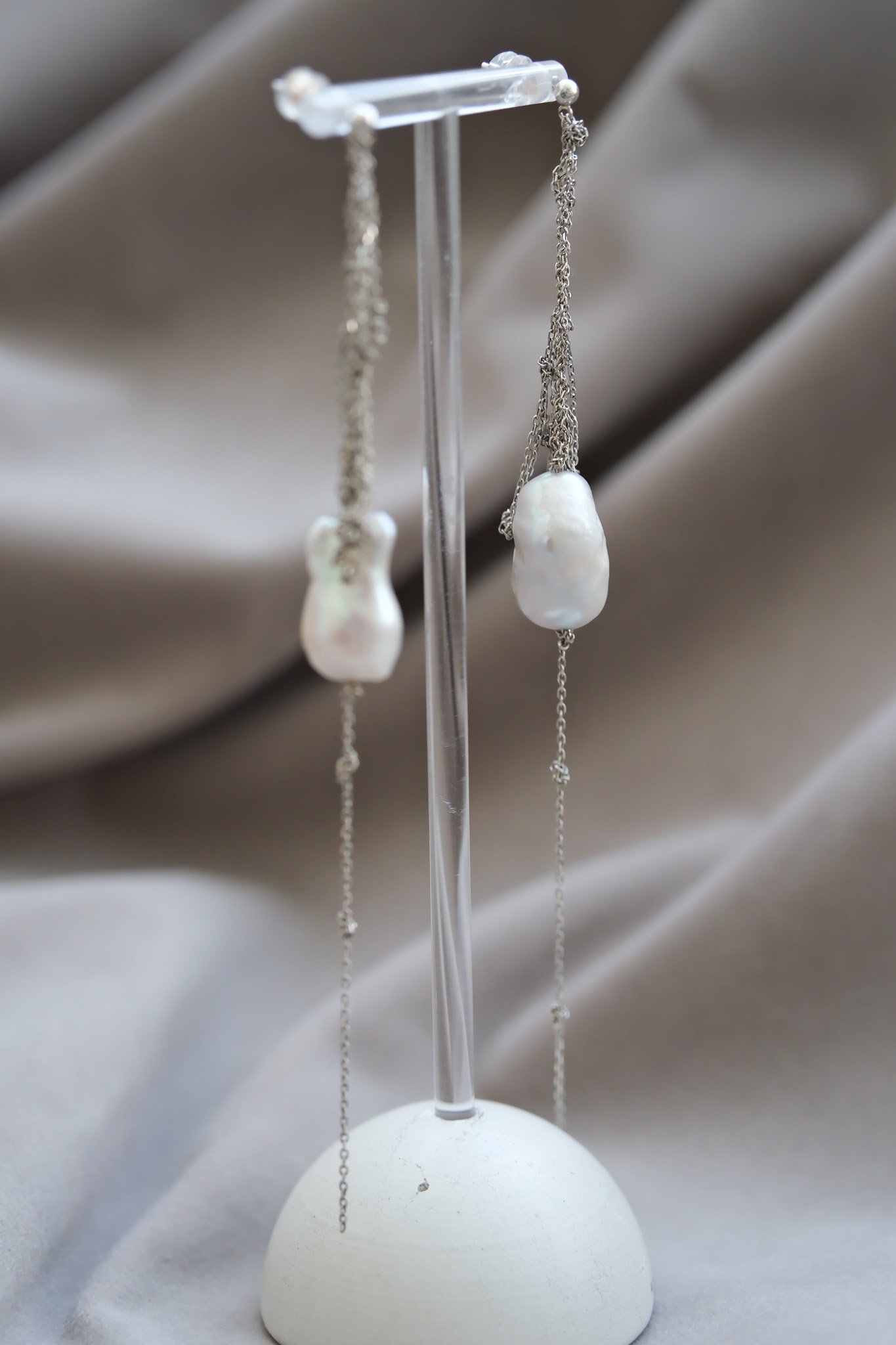 EntwinedPearlEarring byBelindaChang2.jpg