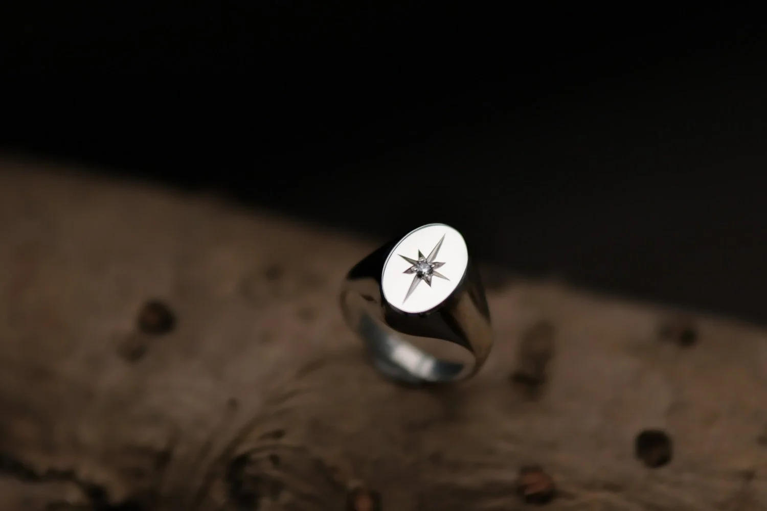 star setting signet ring 4.JPG