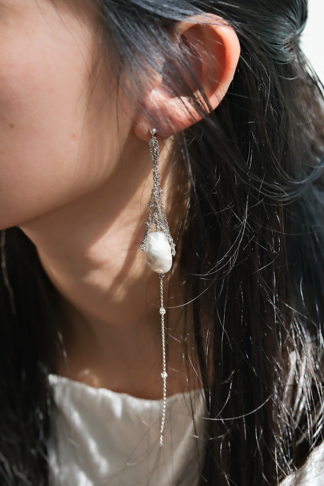 EntwinedPearlEarring byBelindaChang3.jpg