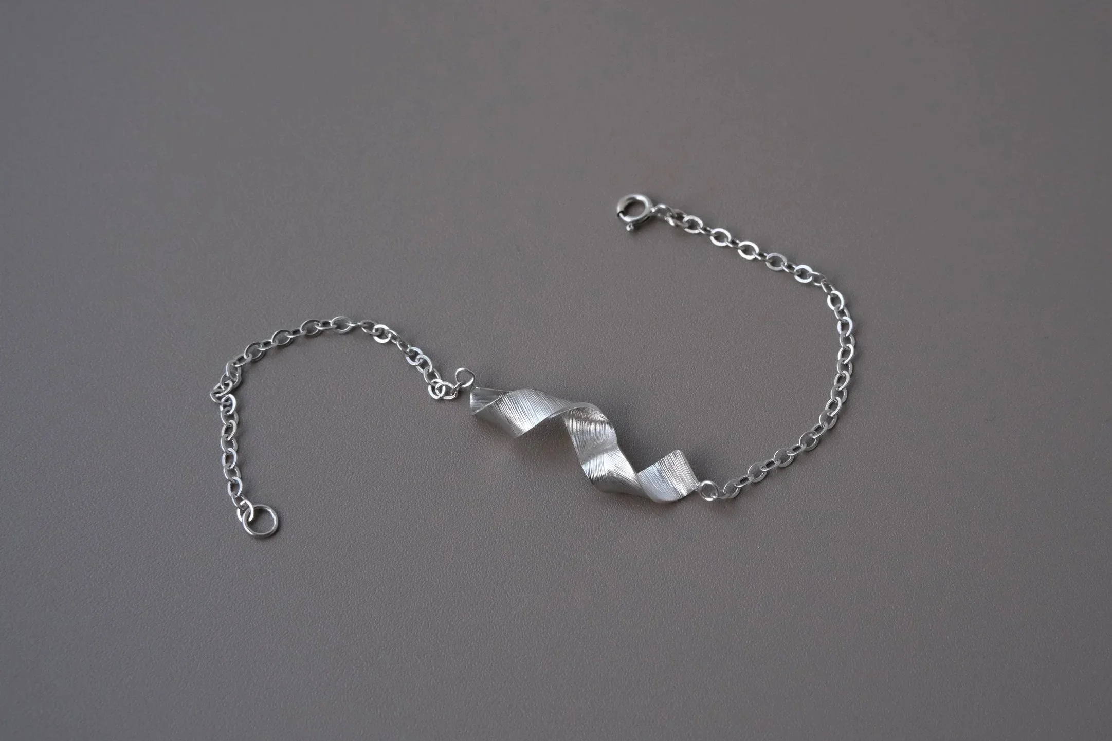 Ruffle+bracelet+I+by+Natalie+Wong+1.jpg