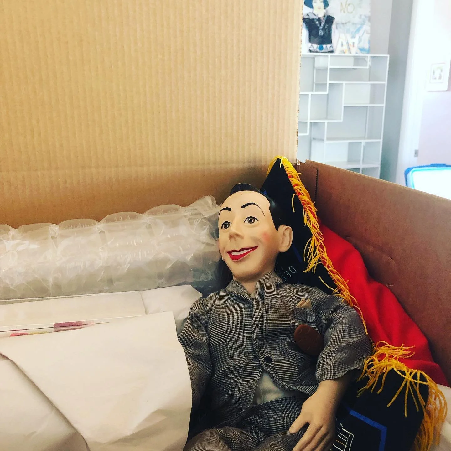 Making sure #peeweeherman is comfortable for his trip to #chicago 

👩🏼&zwj;🎨 packing up the studio today. 

#artiststudio 
#howihue 
#artistonthemove 
#lasvegastochicago