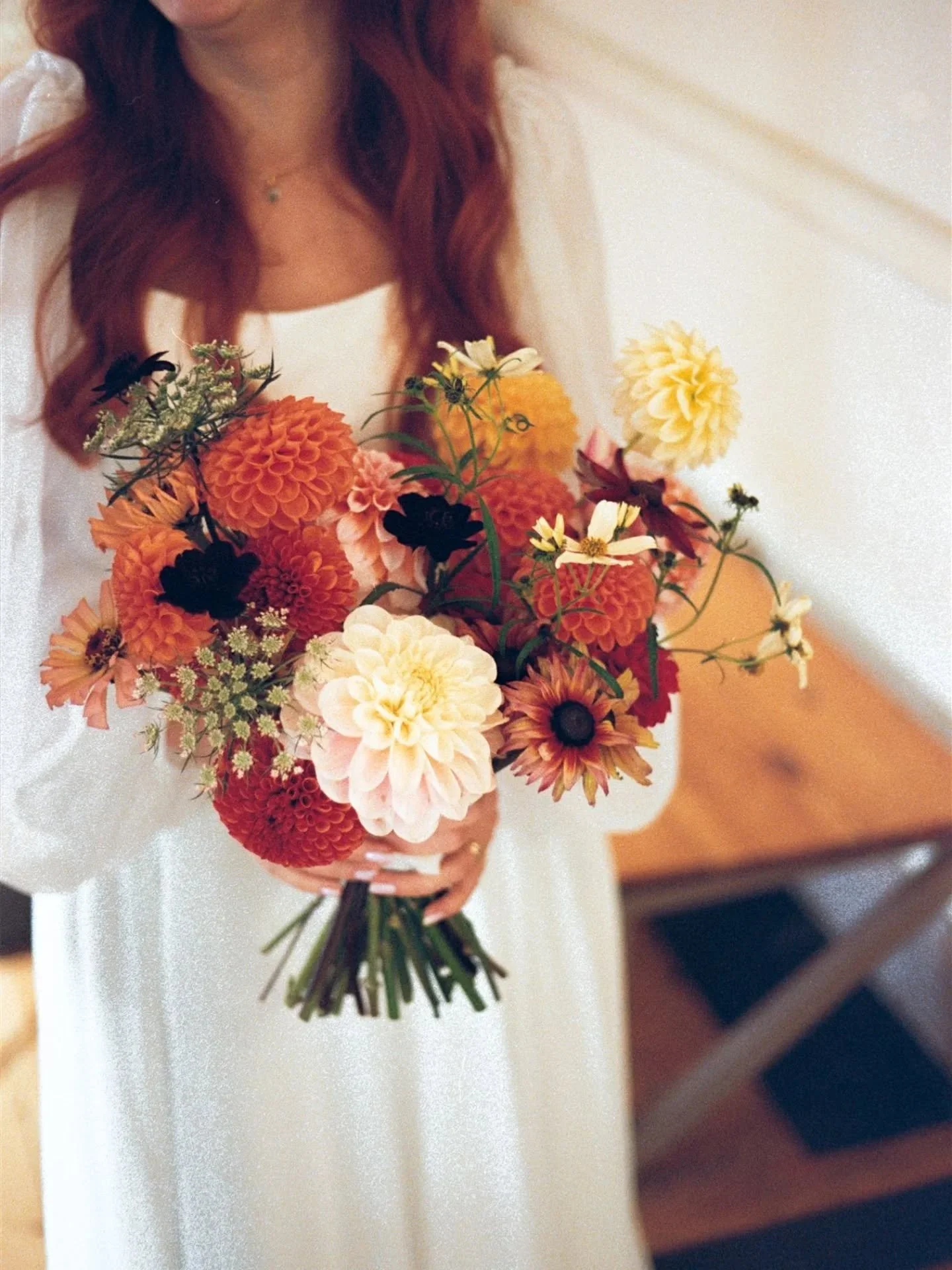 H&amp;A on their October wedding day with their flowers totally seasonal and all grown in Bristol! 

Gorgeous photographs by @ivyandpinephotography 🙌🏻

#octoberwedding #seasonalweddingflowers #bristolweddingflorist #octoberflowers #autumnweddingflo
