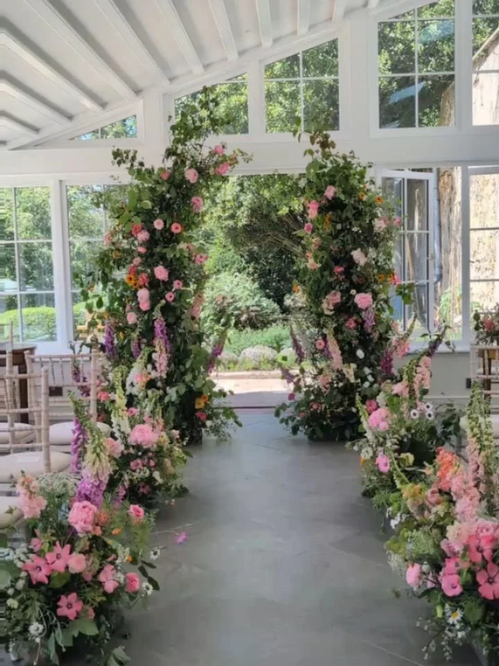 When life is so busy all you can manage is monthly photo dumps!

1. Leading a beautiful wedding for @heartofbs13_flowers at @pennardhouse

2. Chelsea Flower Show with the husband

3. Picking buckets for weddings at @heartofbs13_flowers 

4. A holiday